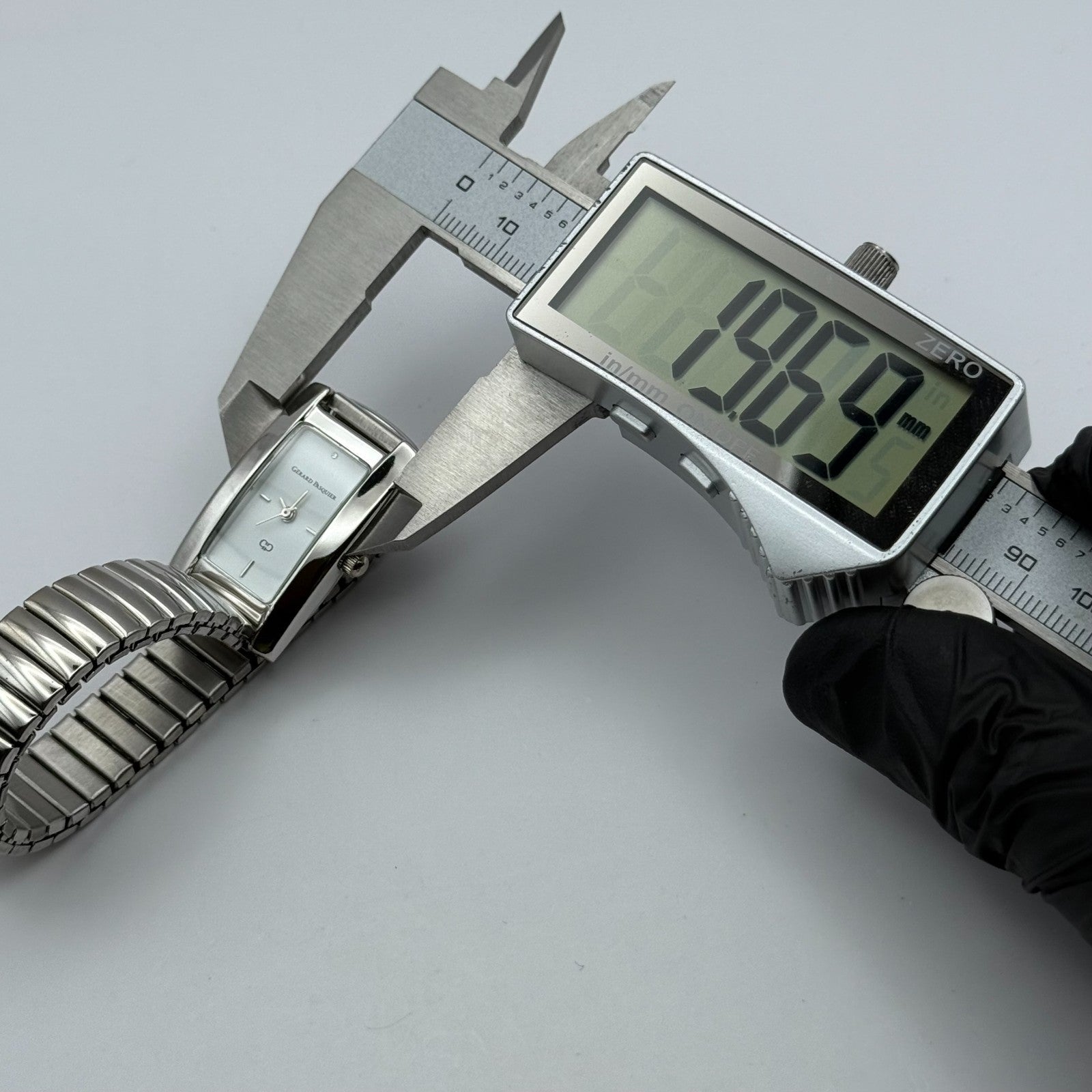 Gerard Pasquier Ladies Quartz Watch Silver Tone Expandable Band Working 19mm