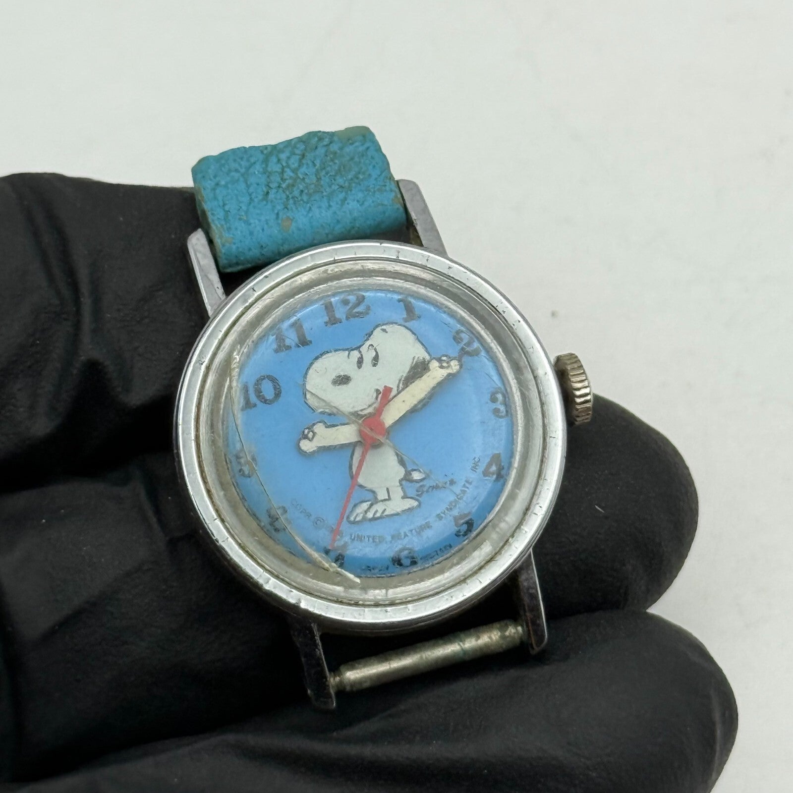 25mm Vintage Blue Timex Snoopy 1958 United Feature Syndicate INC Watch FOR PARTS