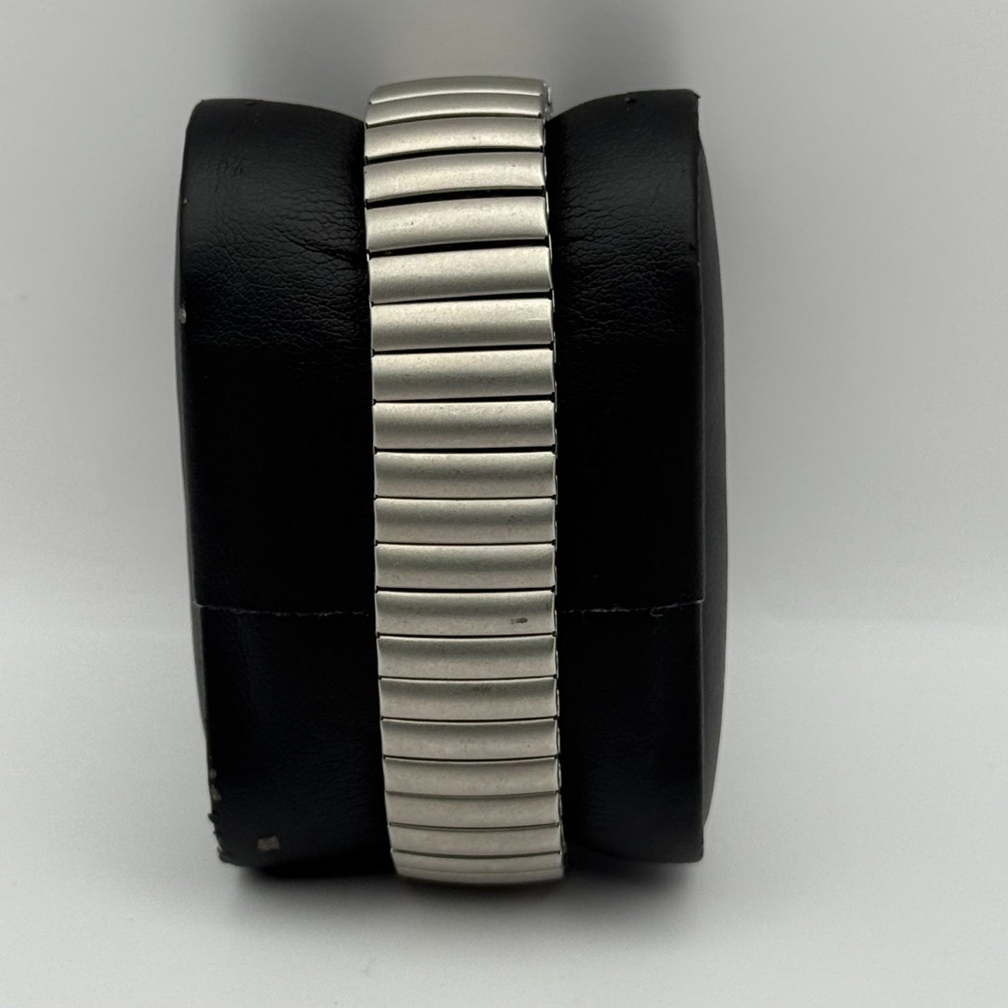 Davidoff Cool Water Ladies Quartz Watch Silver Tone Stretch Band Working 31mm