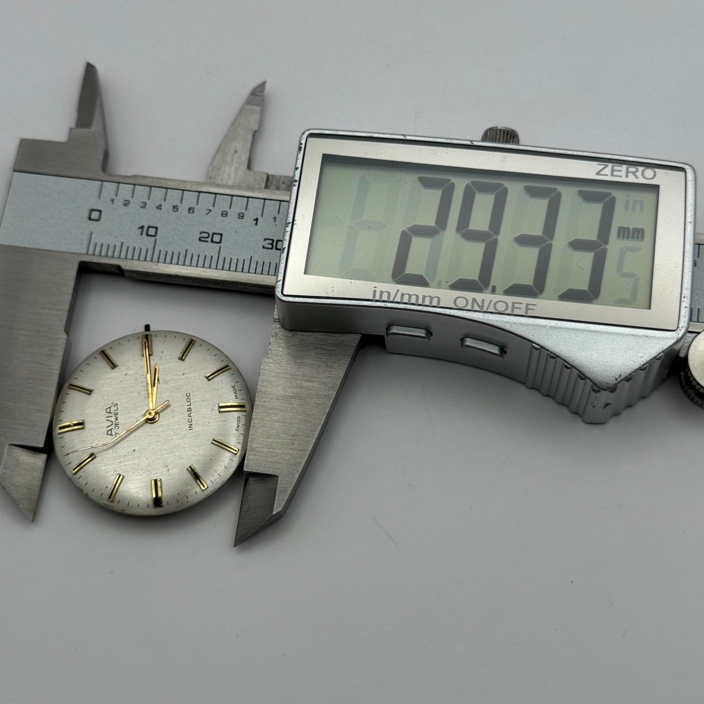 Avia ETA 2391 Watch Movement Manual Wind Vintage Swiss 17 Jewels Parts 25.7mm