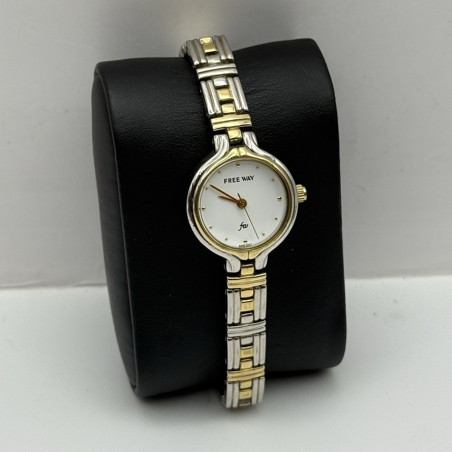 22mm Working Vintage Ladies Citizen Freeway Two Tone Quartz Watch DAMAGED CLASP