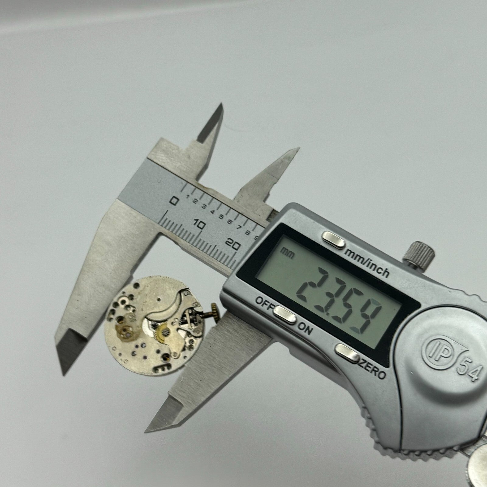 23.5mm O Maire OM 125 Manual Wind 17 Jewels Swiss Watch Movement Vintage PARTS