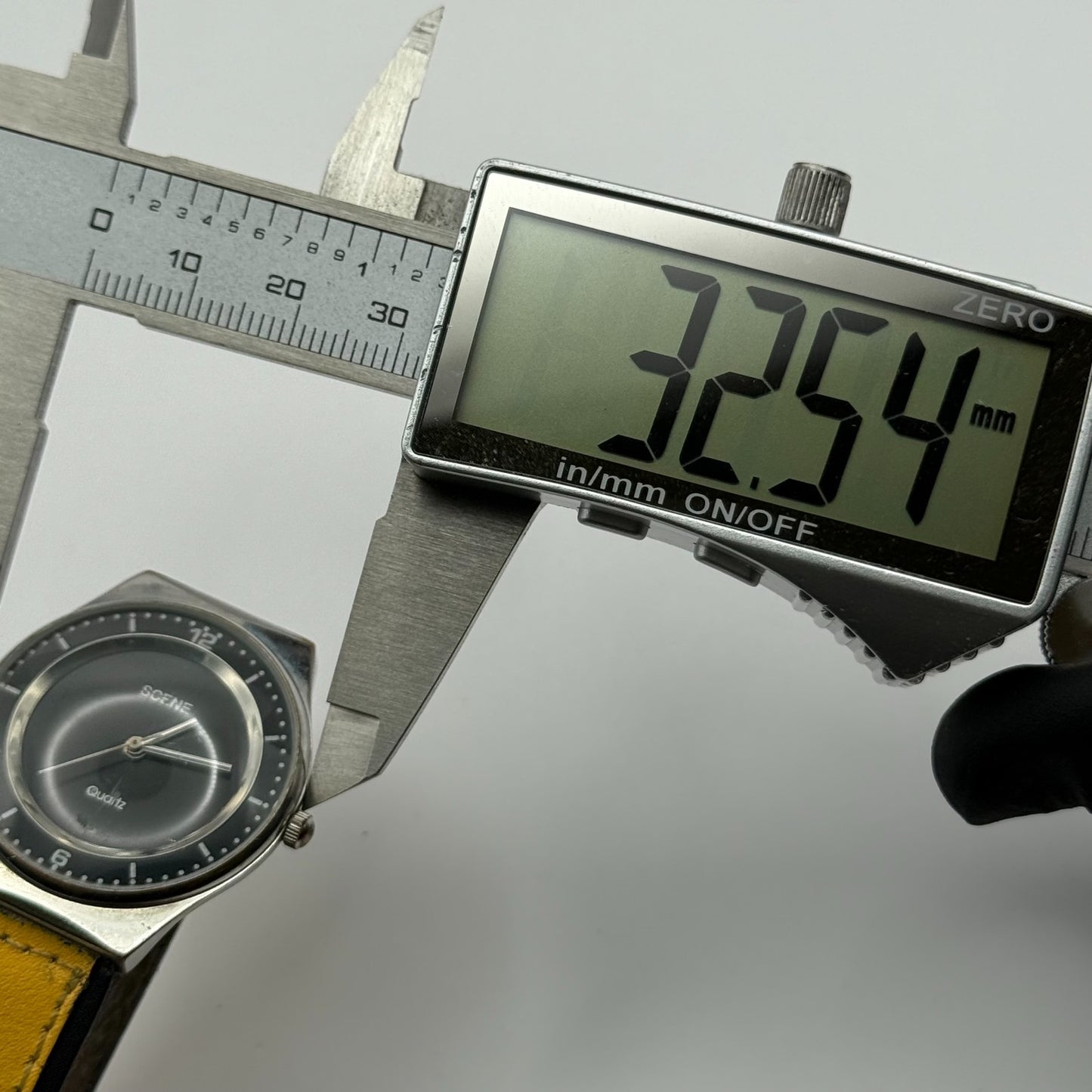 Scene Ladies Quartz Watch Black Dial Yellow Leather Strap Working 32mm