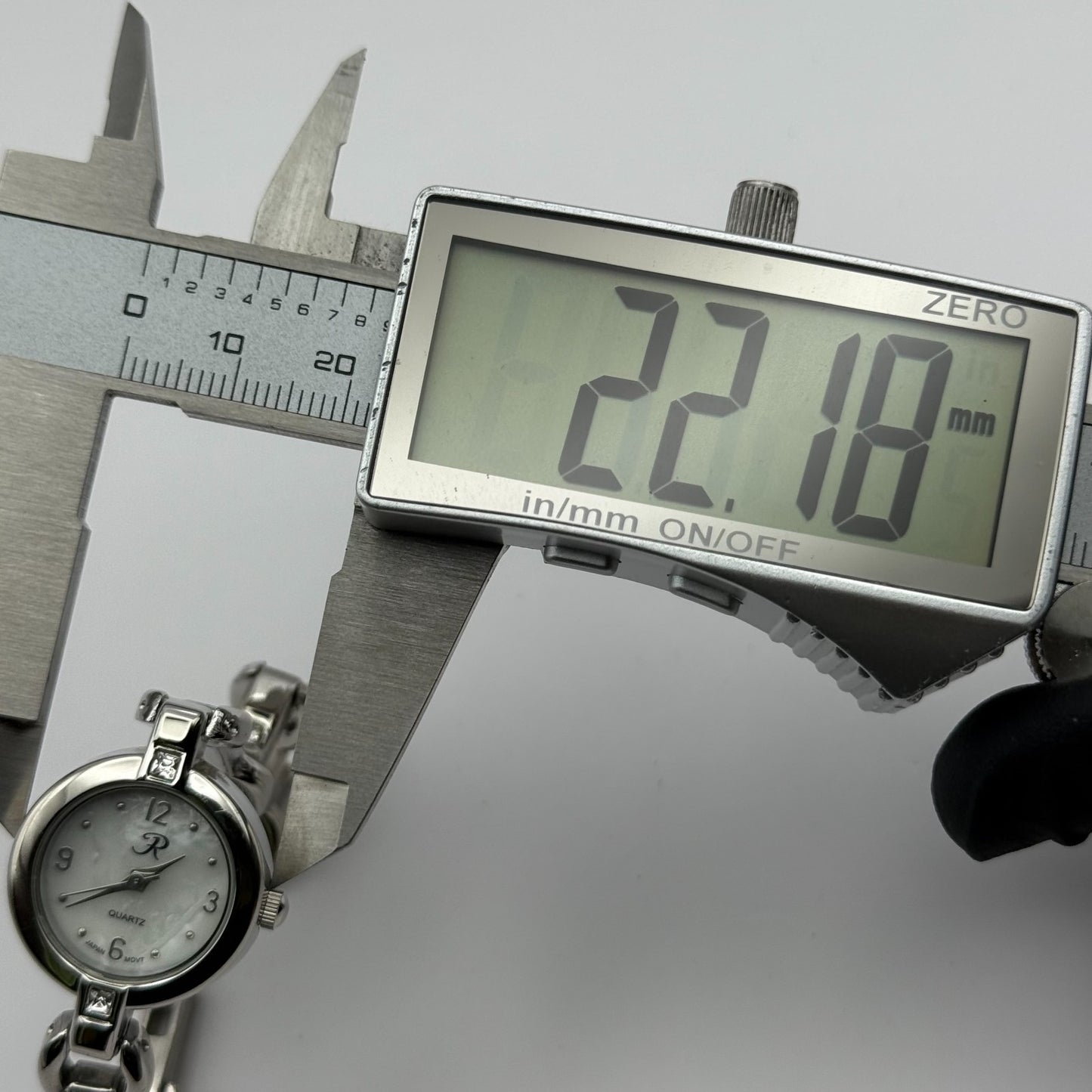 R Ladies Quartz Watch Silver Tone Bracelet Working 22mm New Battery