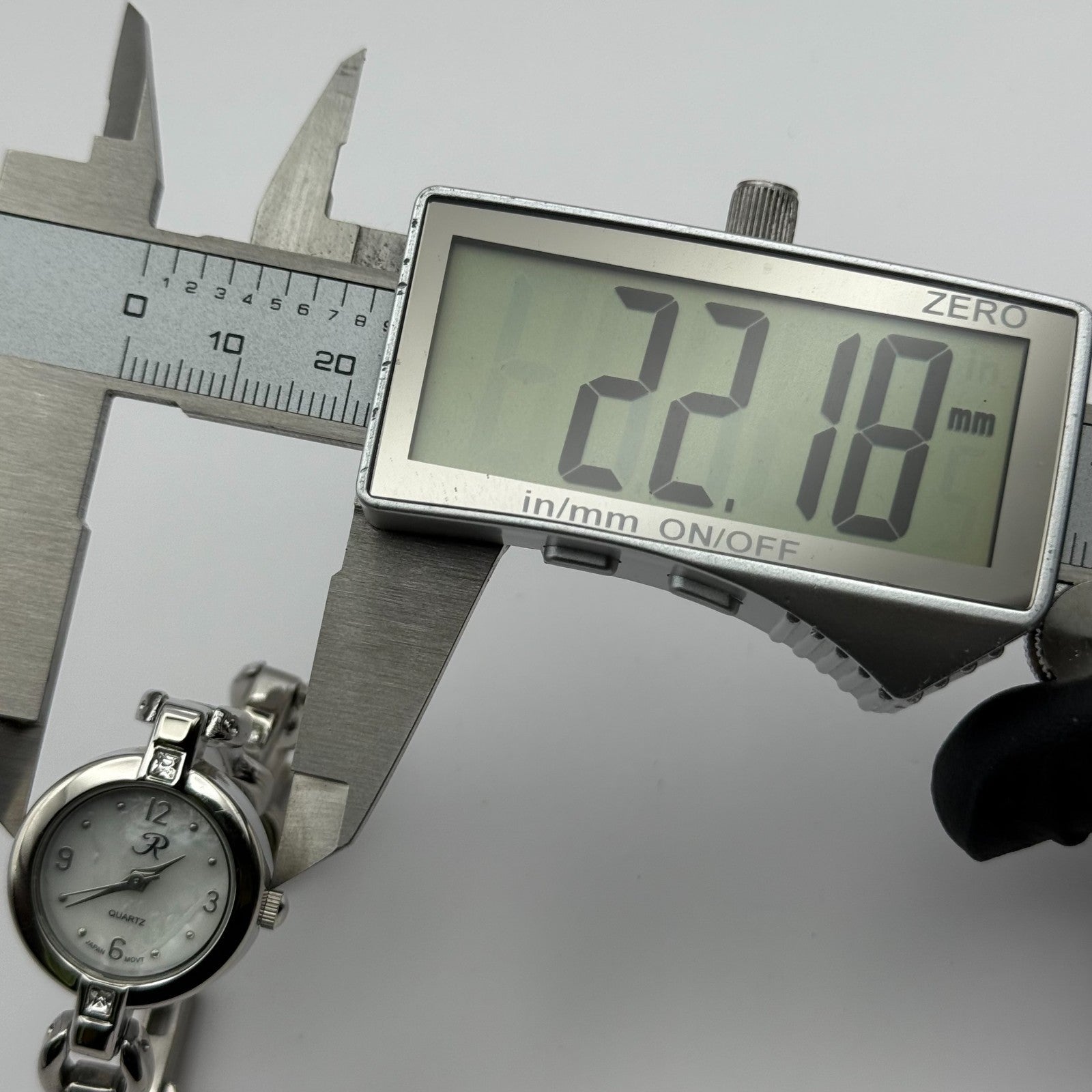 R Ladies Quartz Watch Silver Tone Bracelet Working 22mm New Battery