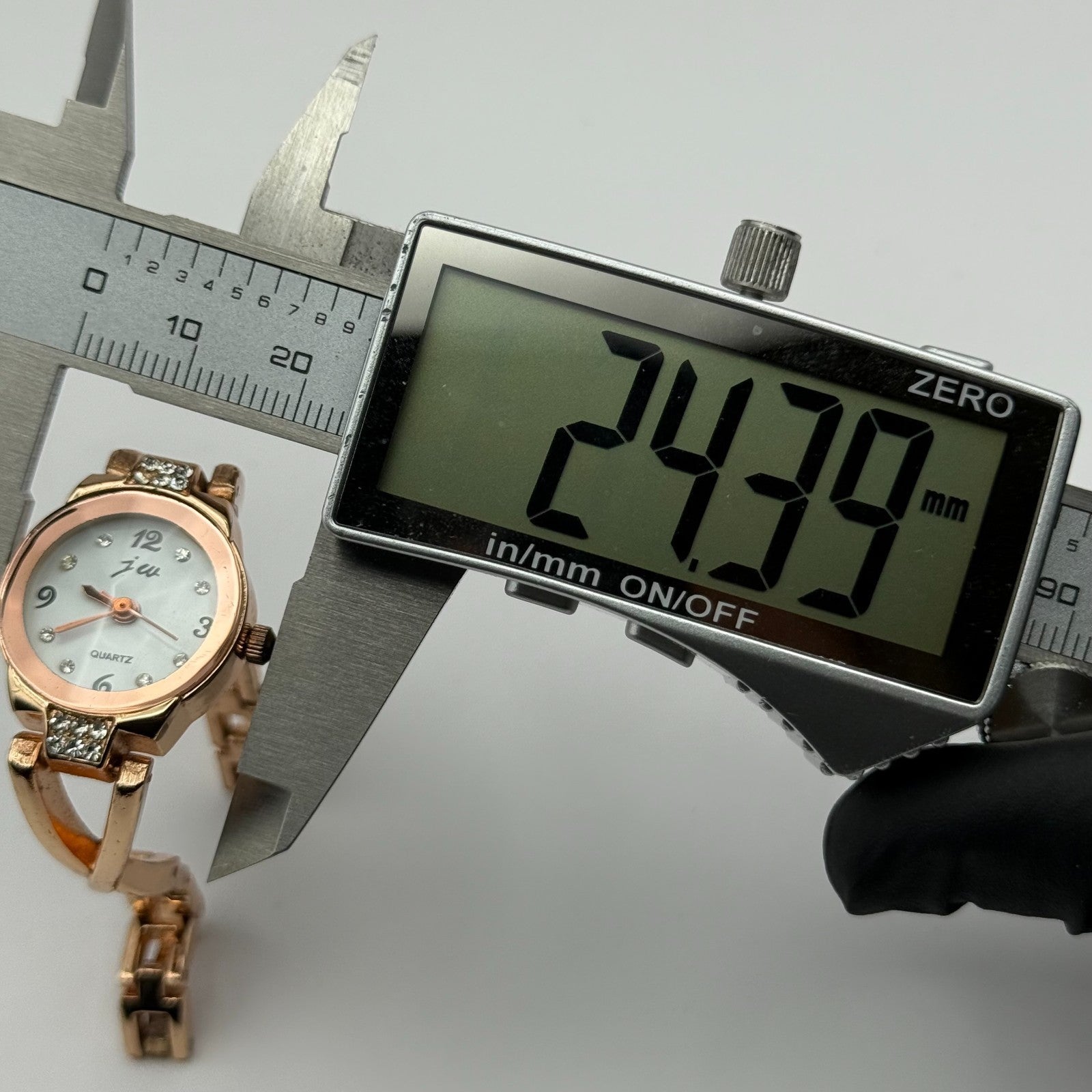 JW Ladies Quartz Watch Rose Gold Crystal Accents Working 21mm 5.25 Inches