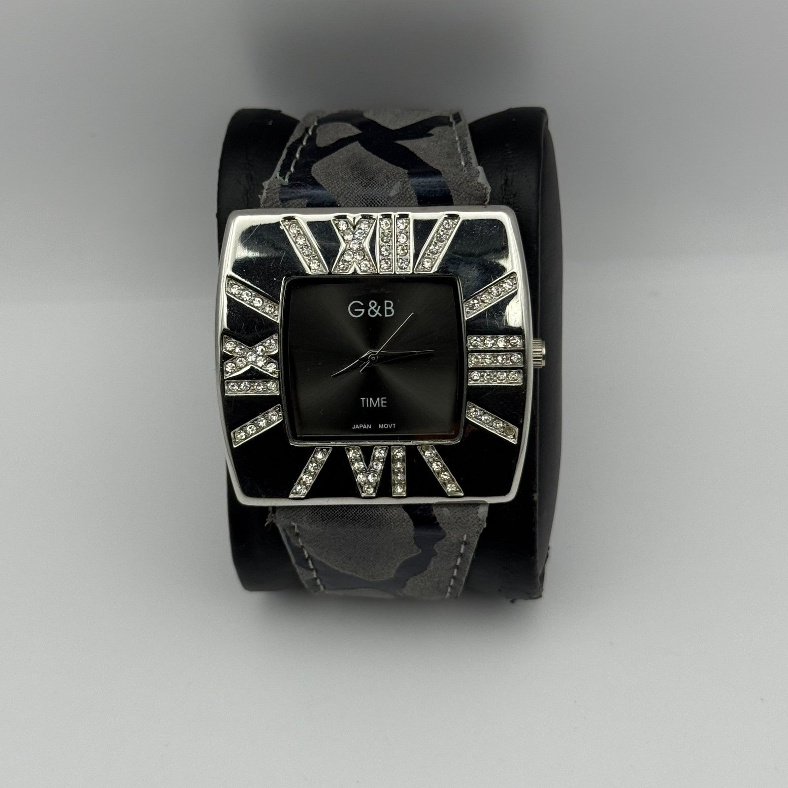 G&B Time Fashion Ladies Quartz Watch Crystal Accents Leather Strap Working 42mm