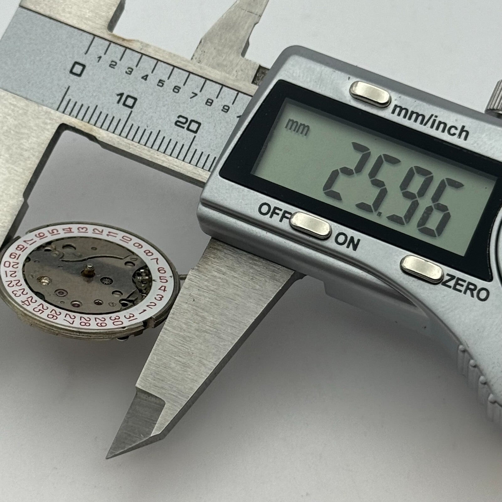 25.9mm Peseux 7056 Swiss Manual Wind 17 Jewels Watch Movement PARTS REPAIR SPARE