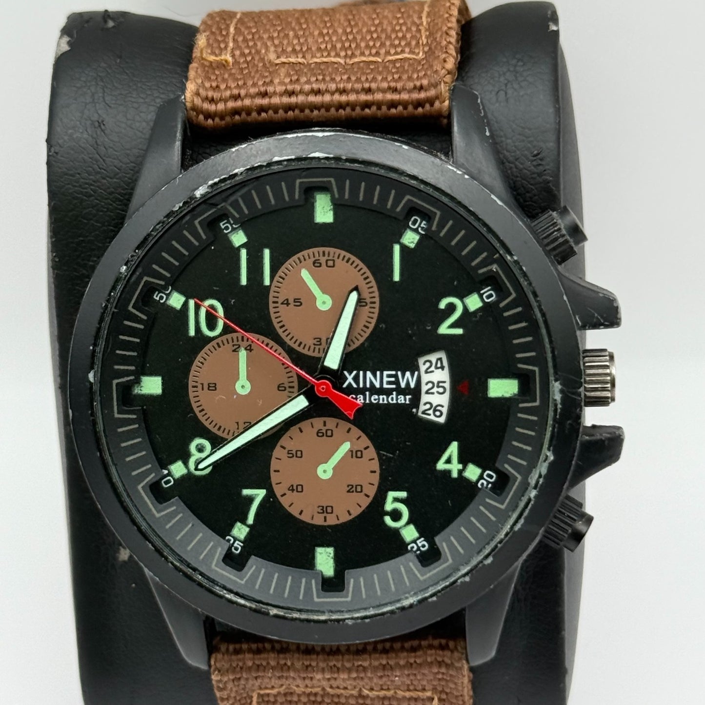 Xinew Men’s Quartz Chronograph Watch Calendar Dial Brown Strap Working 42mm
