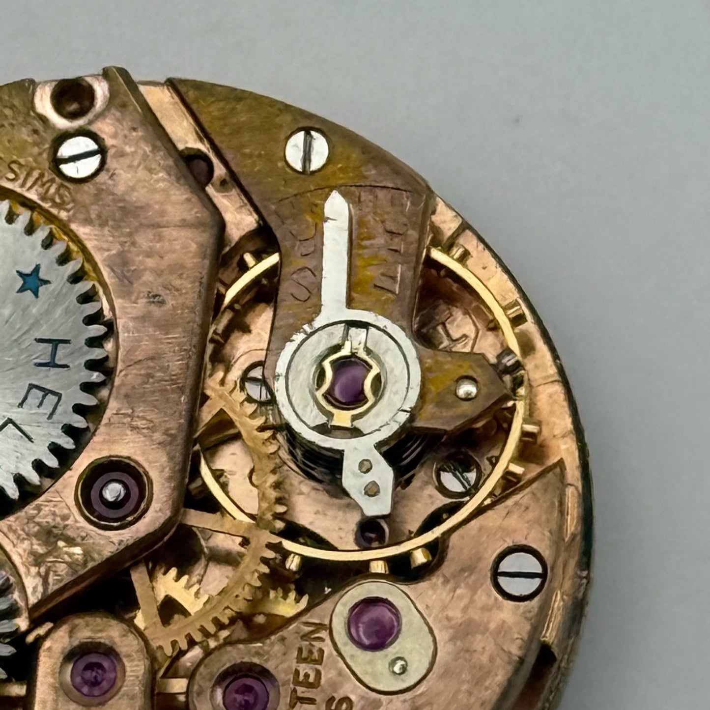 Helvetia 82C Watch Movement Manual Wind Vintage Swiss 17 Jewels Parts 23.1mm