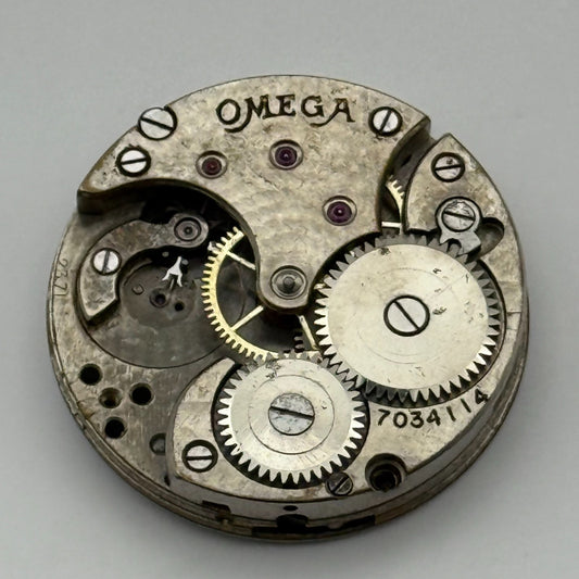 Omega 23.7L Incomplete Watch Movement Vintage Swiss Parts Repair 23.5mm