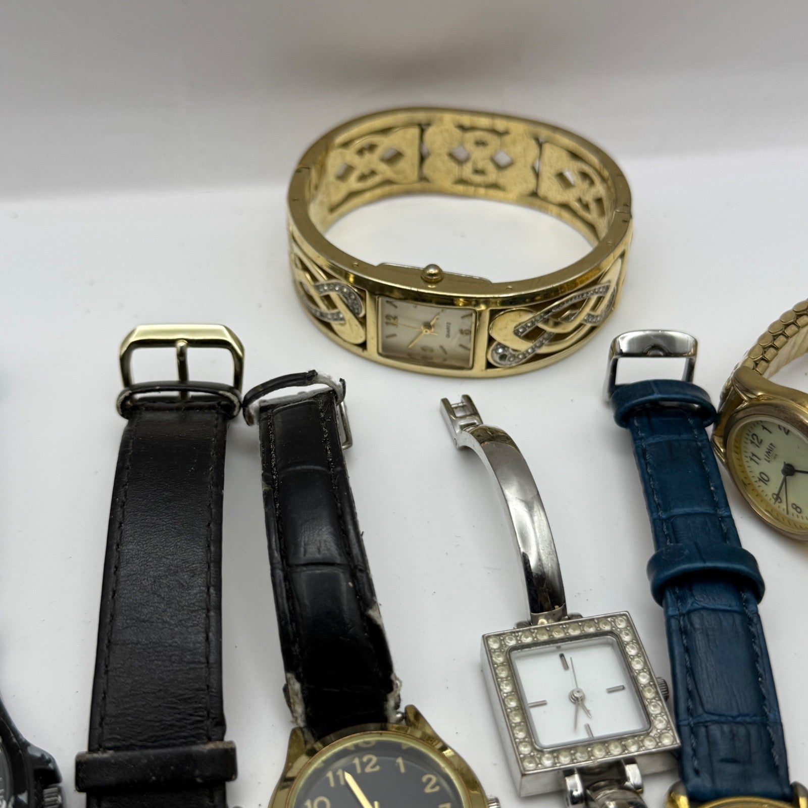 Bundle Of 16 Quartz Watches Modern / Vintage Untested Parts / Repair / Crafts