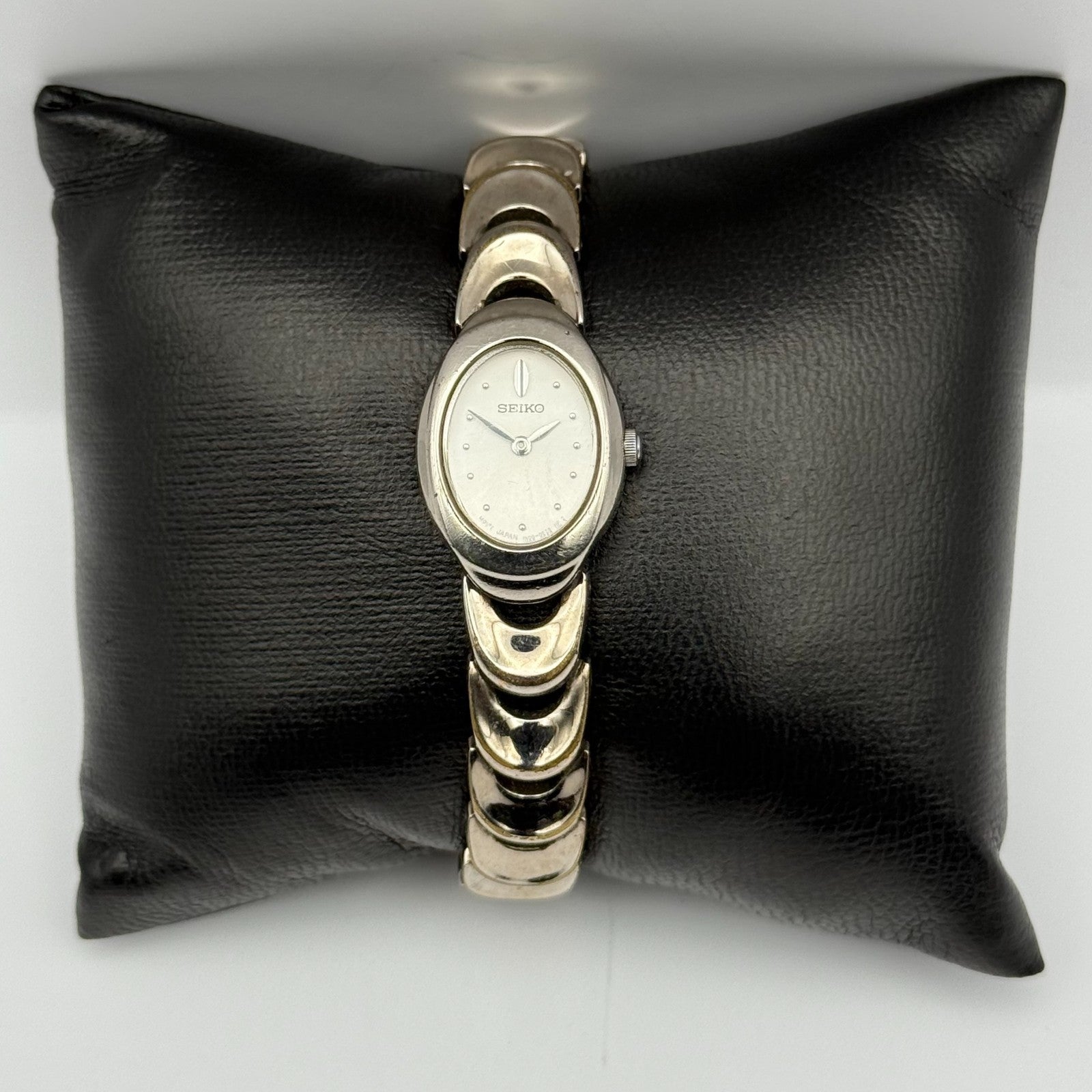 Seiko Ladies Quartz Watch Oval Dial Silver Tone Bracelet Japan Working 16mm