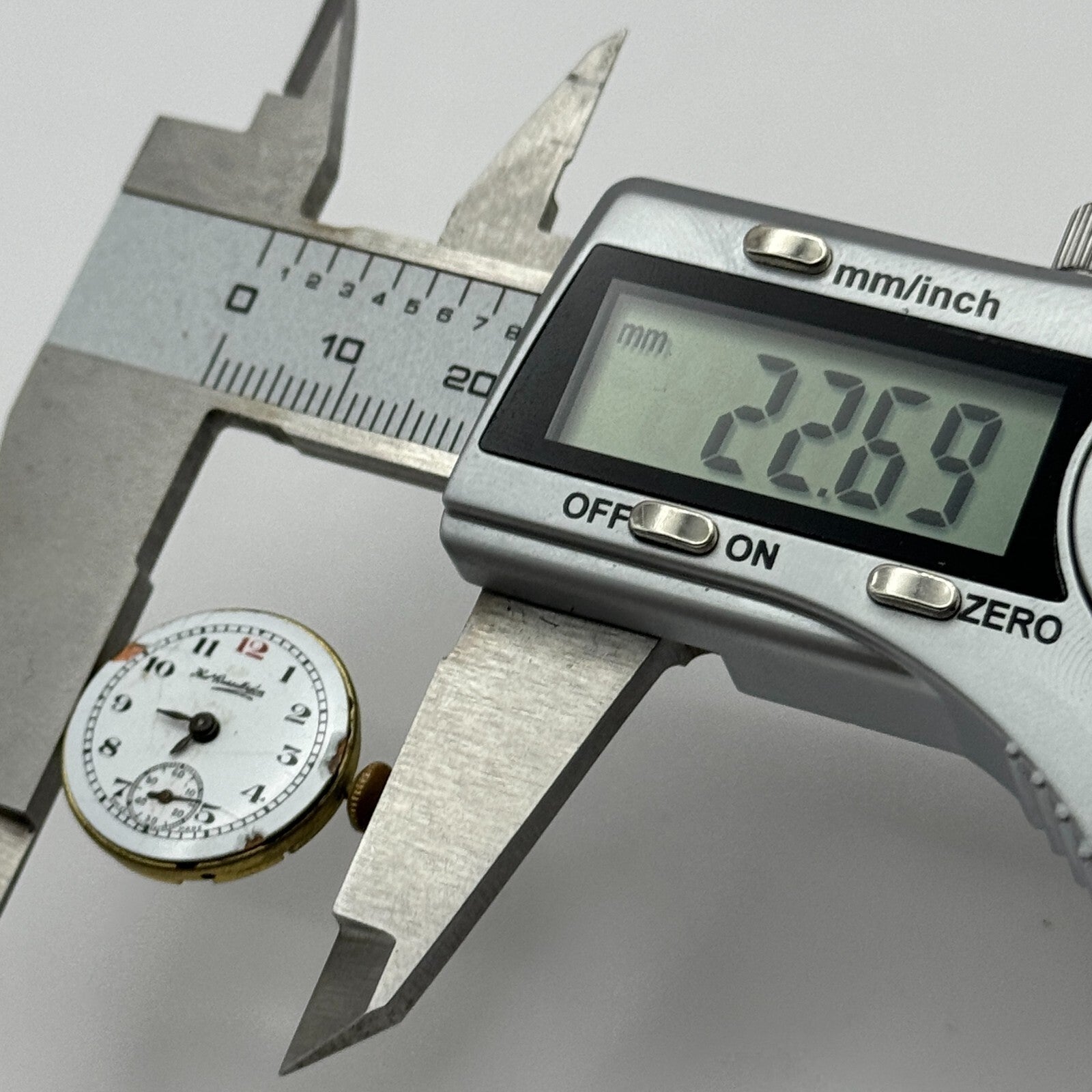 19.7mm Thomas Russell & Son Revue Manual Wind Watch Movement Swiss Vintage PARTS