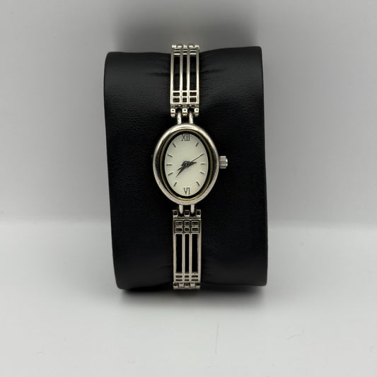 Ladies Quartz Watch Oval White Dial Silver Tone Bracelet Working 18mm 6 Inches