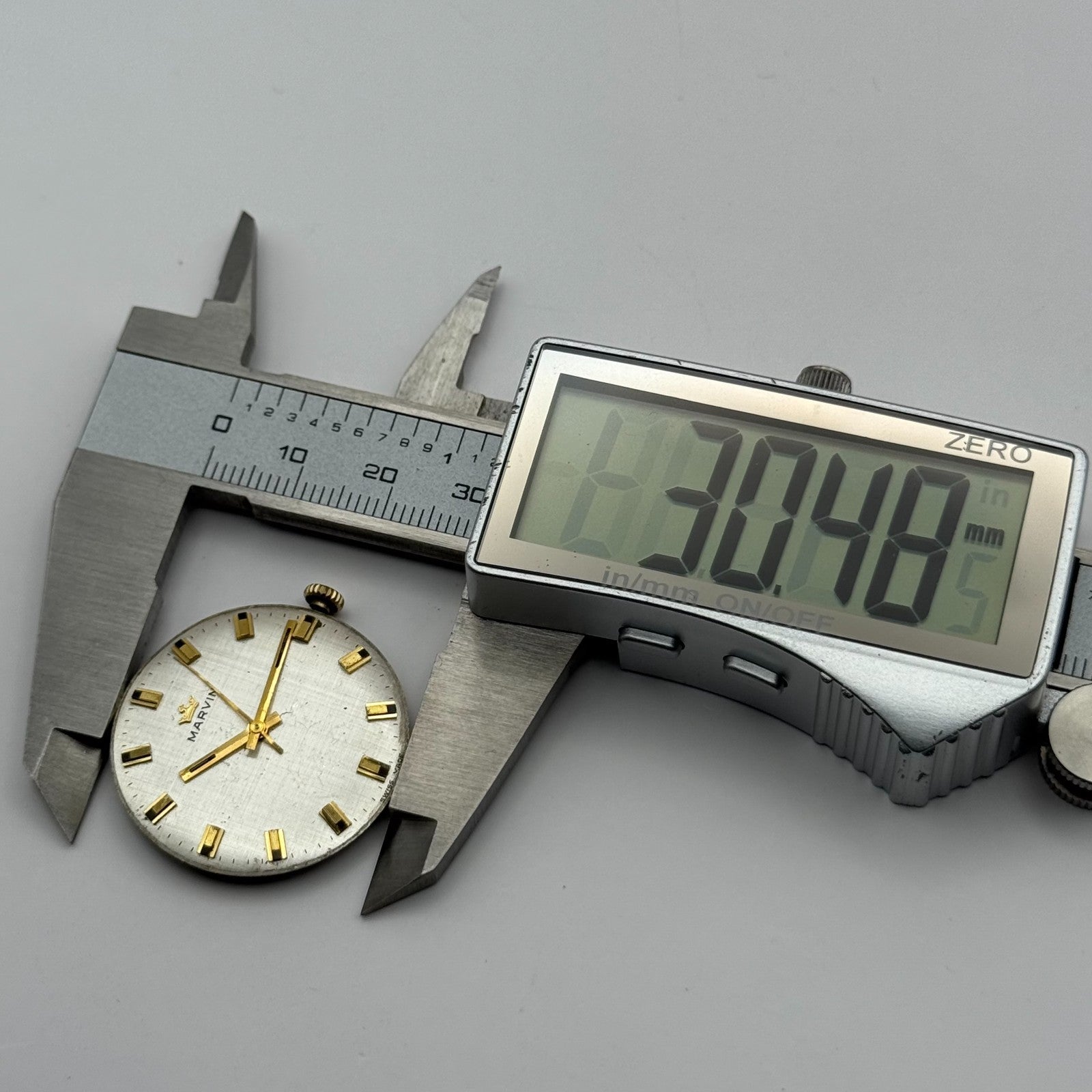 Marvin 621 Watch Movement Manual Wind Vintage Swiss 17 Jewels Parts 25.9mm