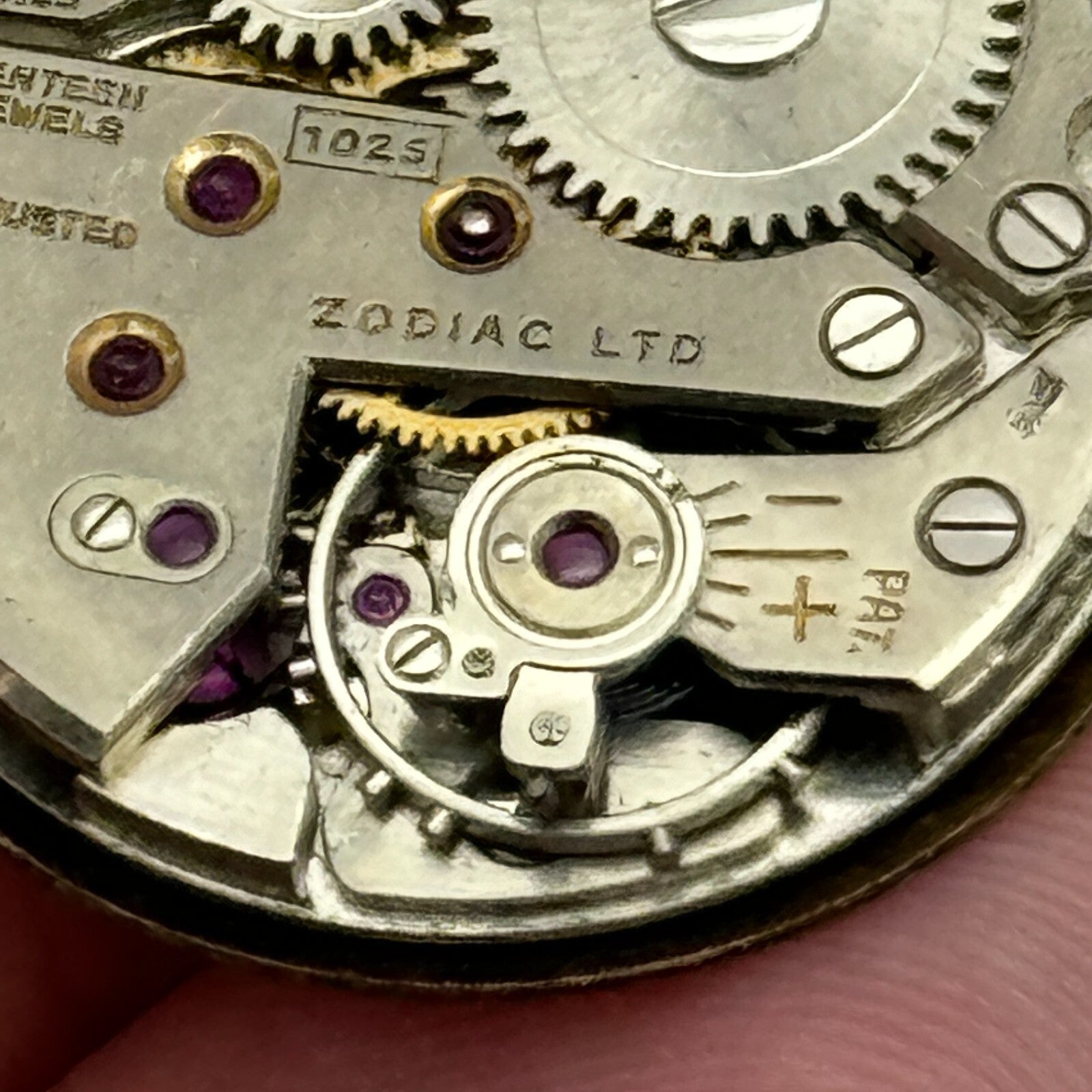 23.6mm Zodiac Cal 1025 Manual Wind Watch Movement Swiss Vintage PARTS SPARES