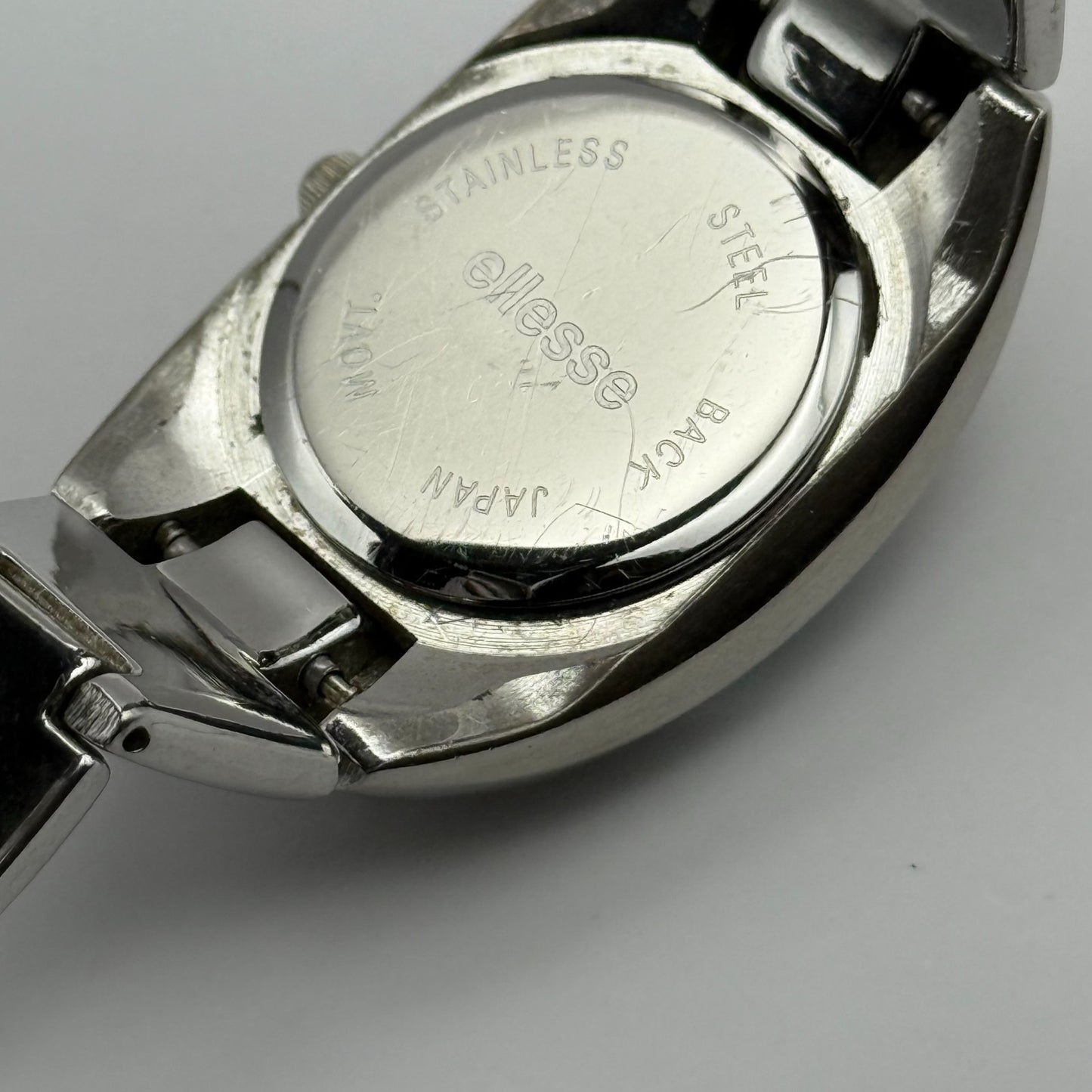 Ellesse Ladies Quartz Watch Silver Tone Bracelet Steel Japan Working 28mm