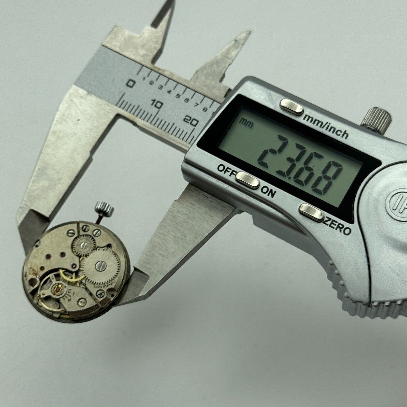 23.6mm Peseux P 7046 President Manual Wind Watch Movement Swiss Vintage PARTS