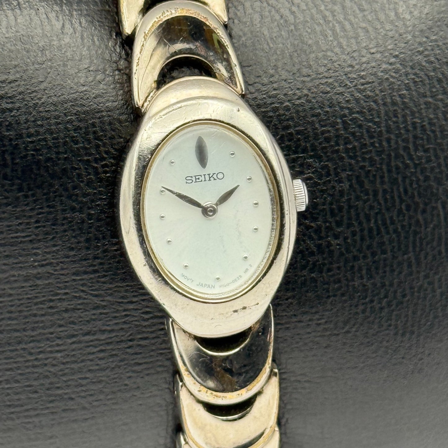 Seiko Ladies Quartz Watch Oval Dial Silver Tone Bracelet Japan Working 16mm