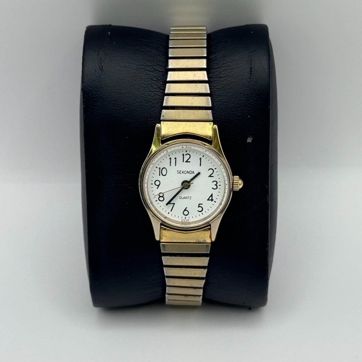 Sekonda USSR Ladies Quartz Watch White Dial Gold Tone Stretch Band Working 22mm