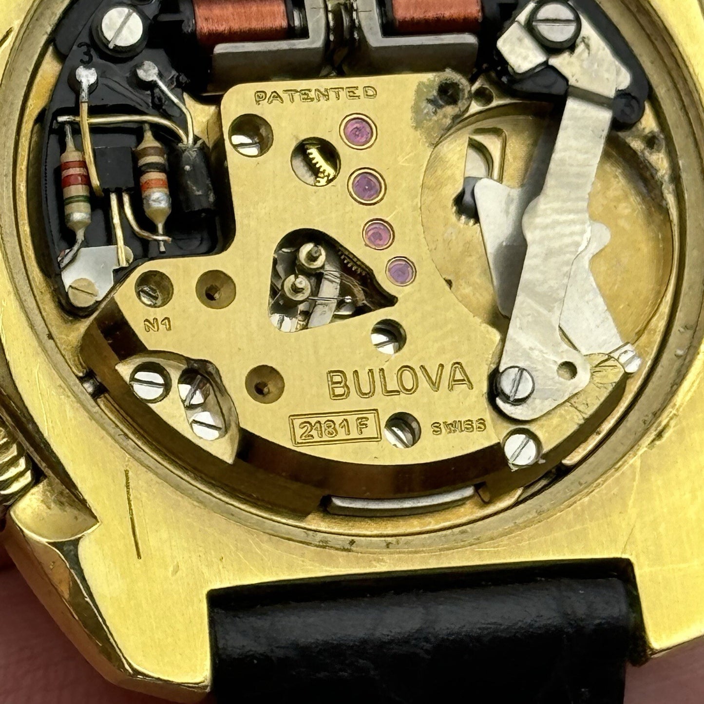 37mm Mens Bulova Accutron 2181F Date Dial Swiss Quartz Vintage Watch TO RESTORE