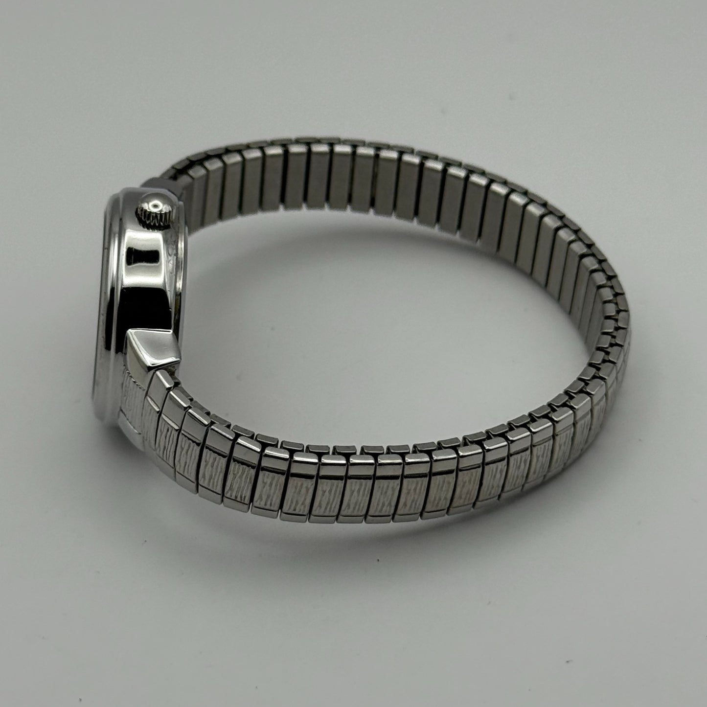 Lorus Ladies Quartz Watch White Dial Silver Tone Stretch Band Japan Working 23mm