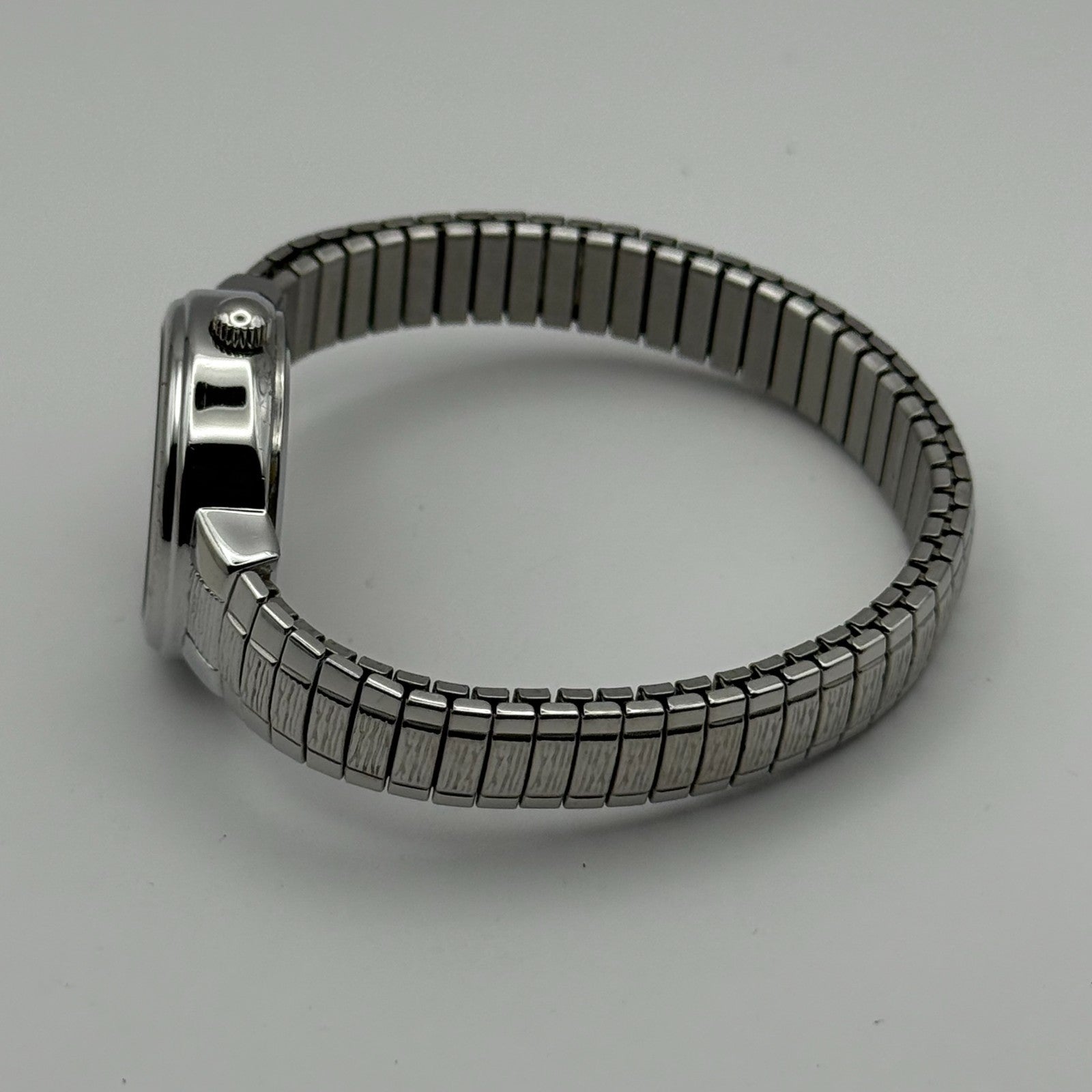 Lorus Ladies Quartz Watch White Dial Silver Tone Stretch Band Japan Working 23mm