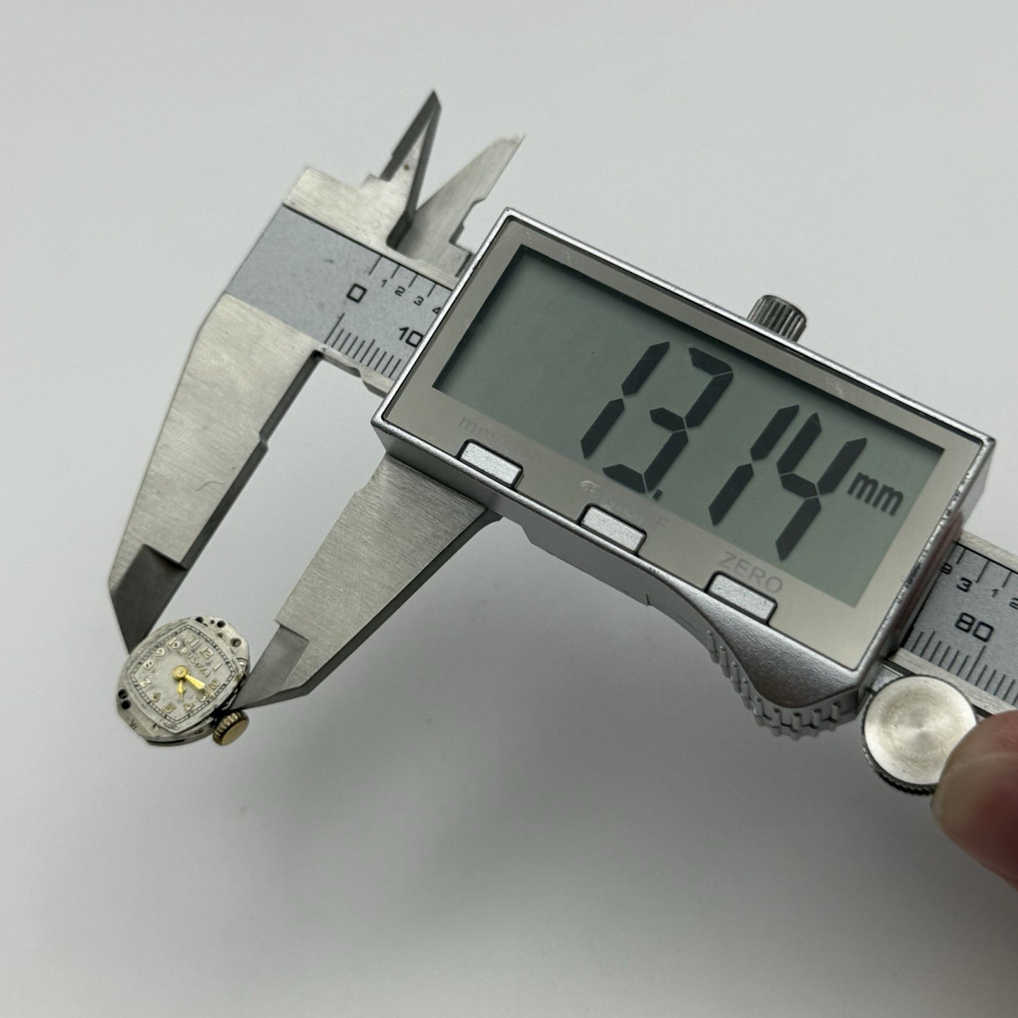 13.1mm Running Vintage Ladies Bulova 5AB Manual Wind Swiss Watch Movement PARTS