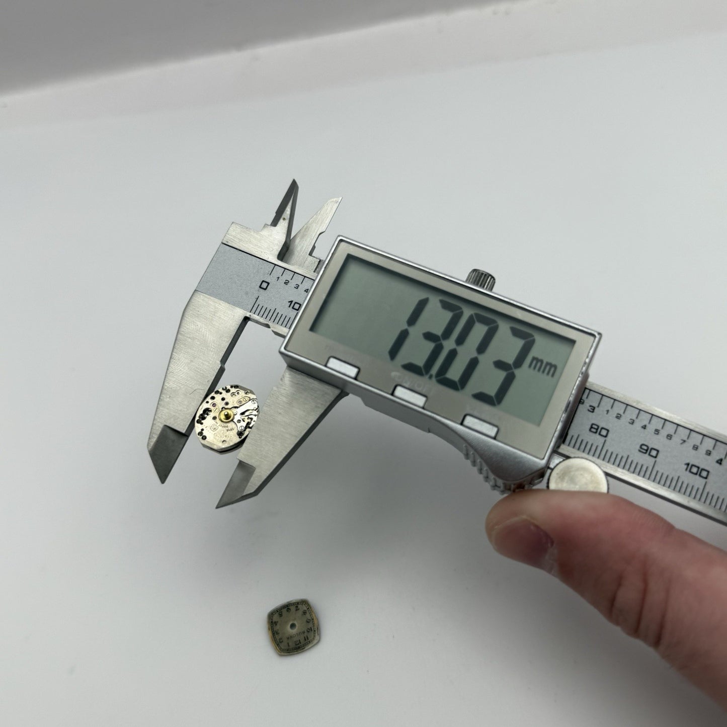 13mm Vintage Ladies Bulova 5AC Manual Wind Swiss Watch Movement PARTS REPAIR