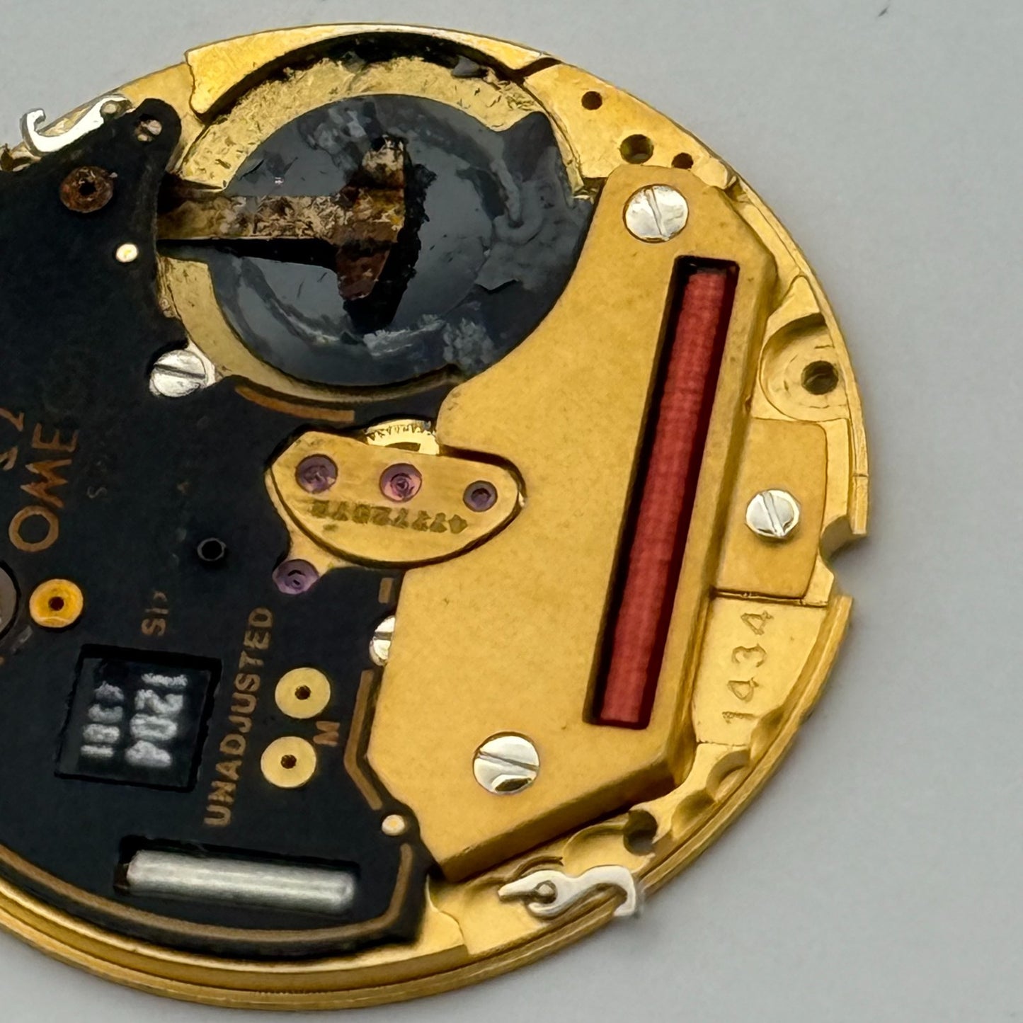 Omega 1434 Quartz Watch Movement 6 Jewels Swiss Vintage Parts Repair 23.8mm