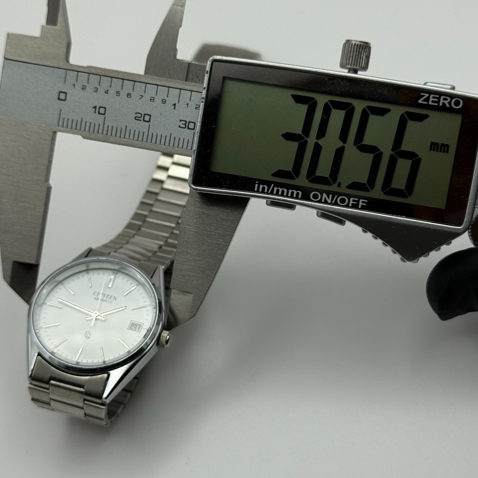 Citizen CQ Quartz Watch 6110-073185 Date Silver Tone Japan 30mm PARTS REPAIR