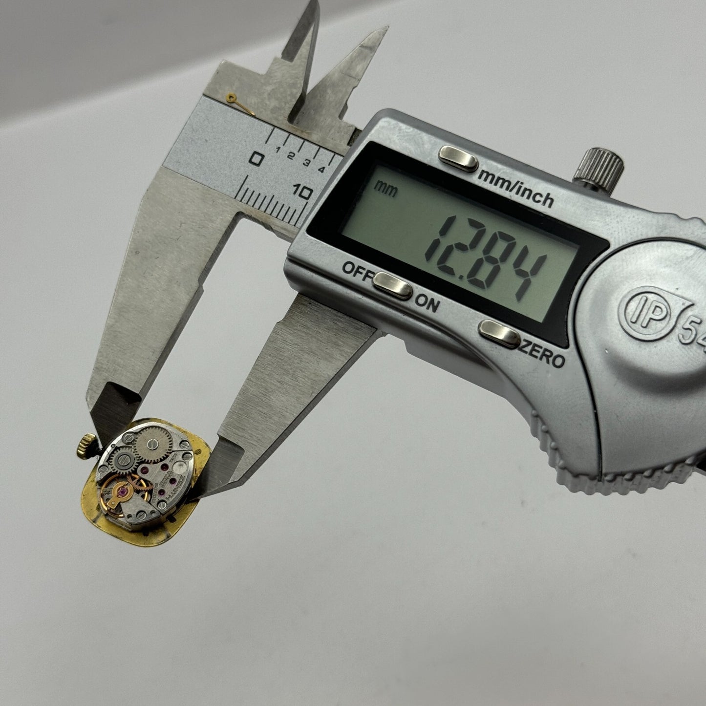 12.9mm Ladies Zenith Cal 16.5 Manual Wind Watch Movement Swiss Vintage PARTS