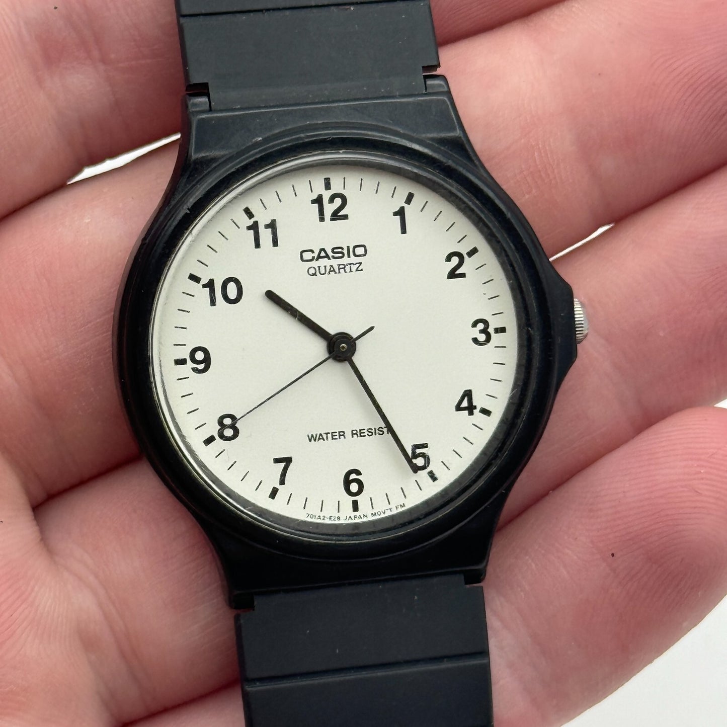 35mm Working Casio MQ-24 1330 Quartz Rubber Strap Watch New Battery 9 Inches