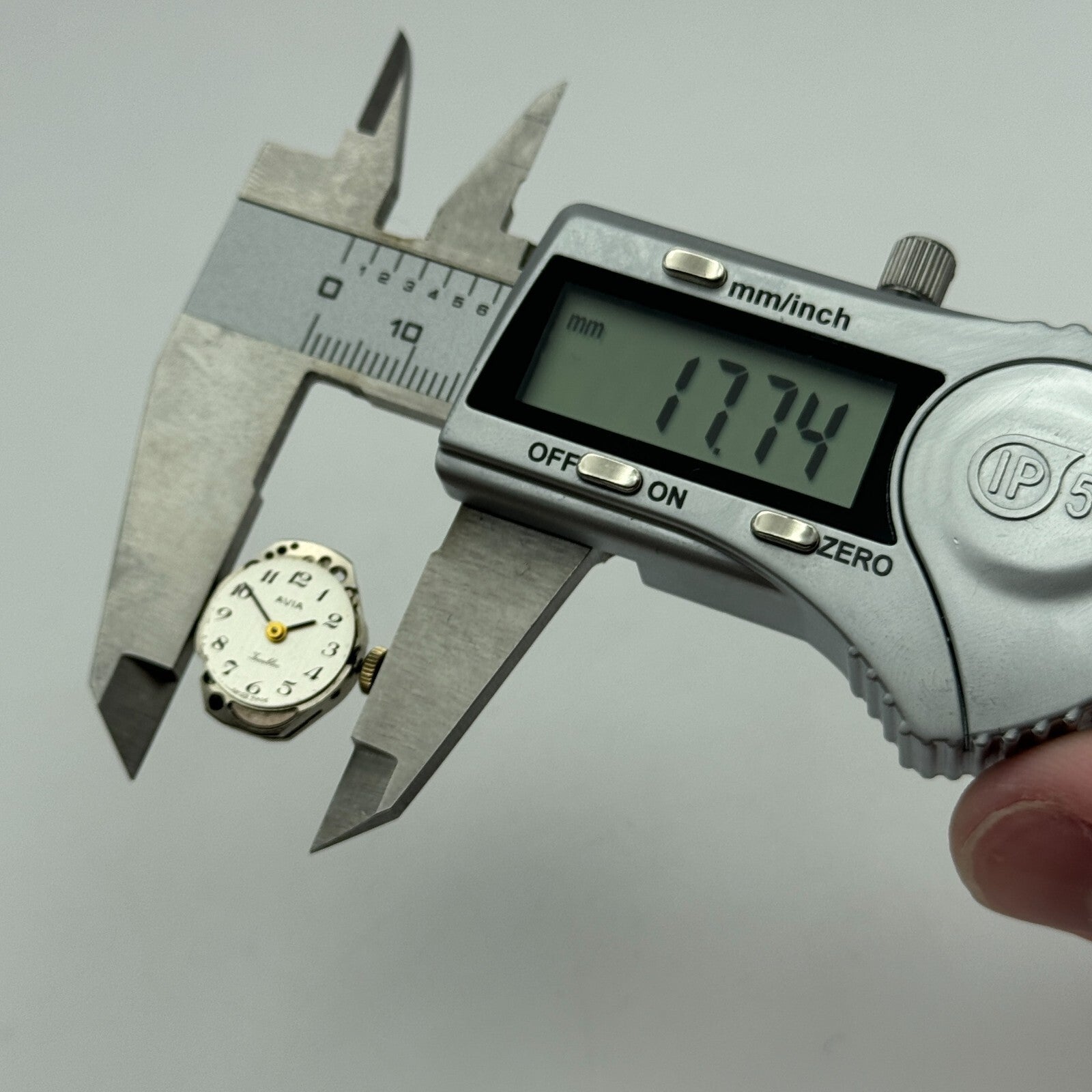 15mm Ladies Avia FHF 69N Manual Wind Watch Movement Swiss Vintage PARTS SPARES
