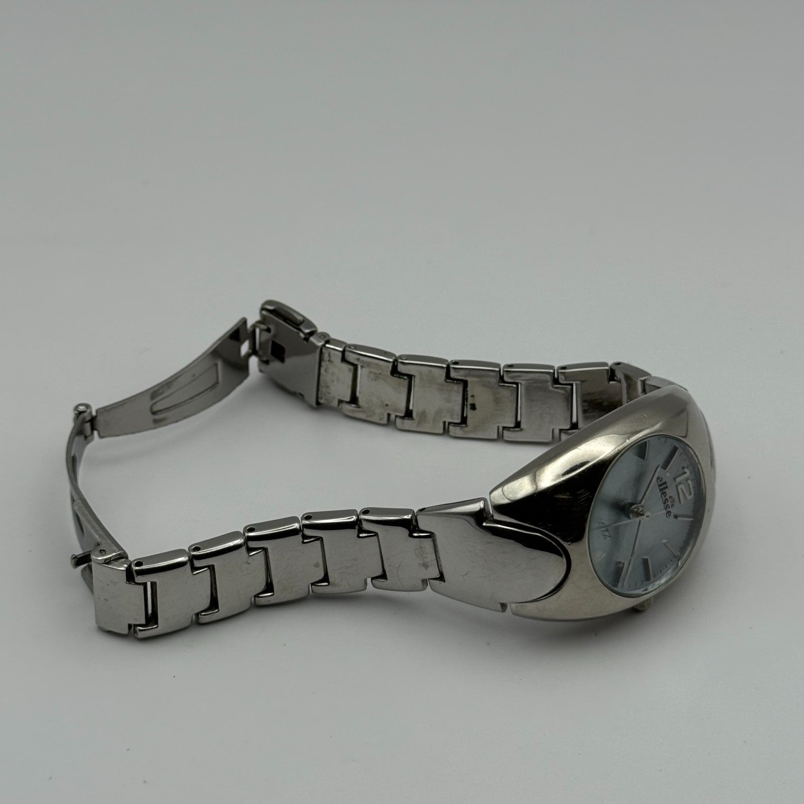 Ellesse Ladies Quartz Watch Silver Tone Bracelet Steel Japan Working 28mm