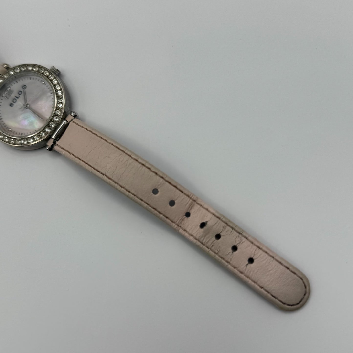 Solo Ladies Quartz Watch MOP Dial Crystal Accents Leather Strap Working 33mm