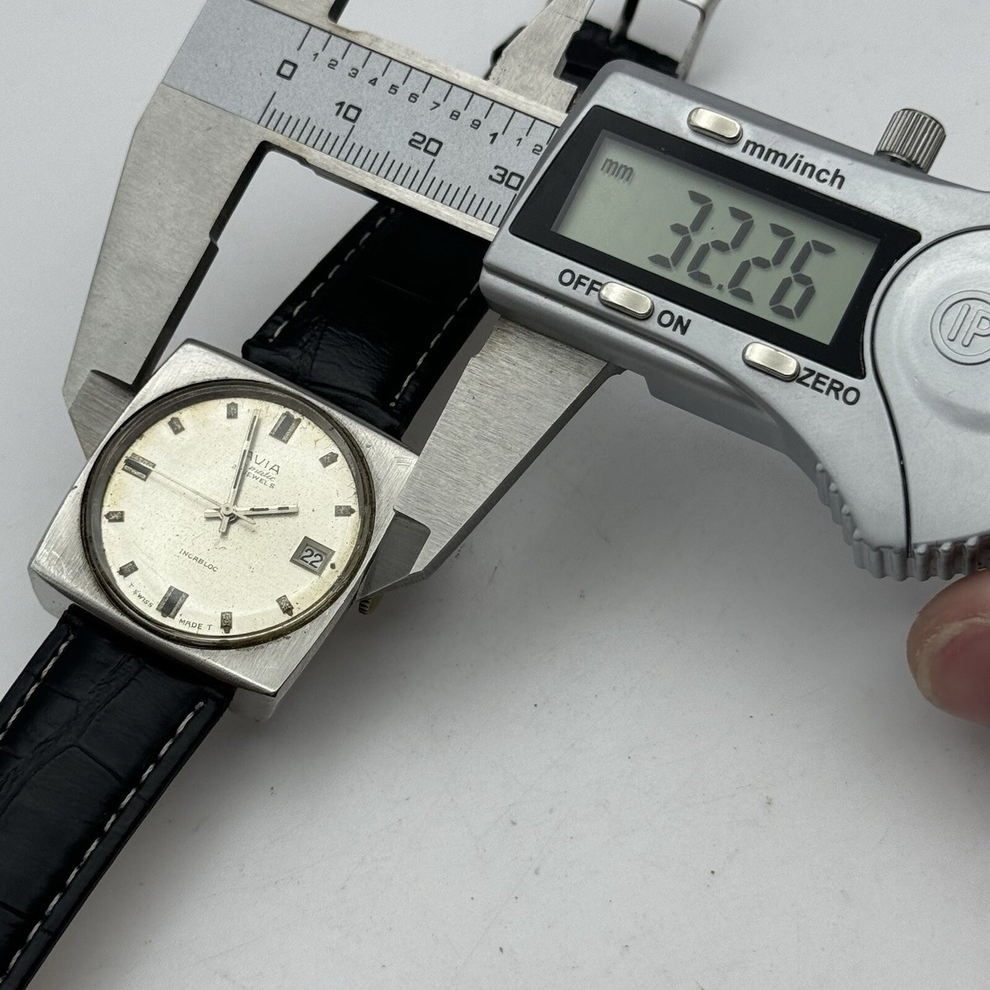 32mm Mens Avia Matic Automatic Sweep Seconds Square Watch FOR PARTS TO RESTORE