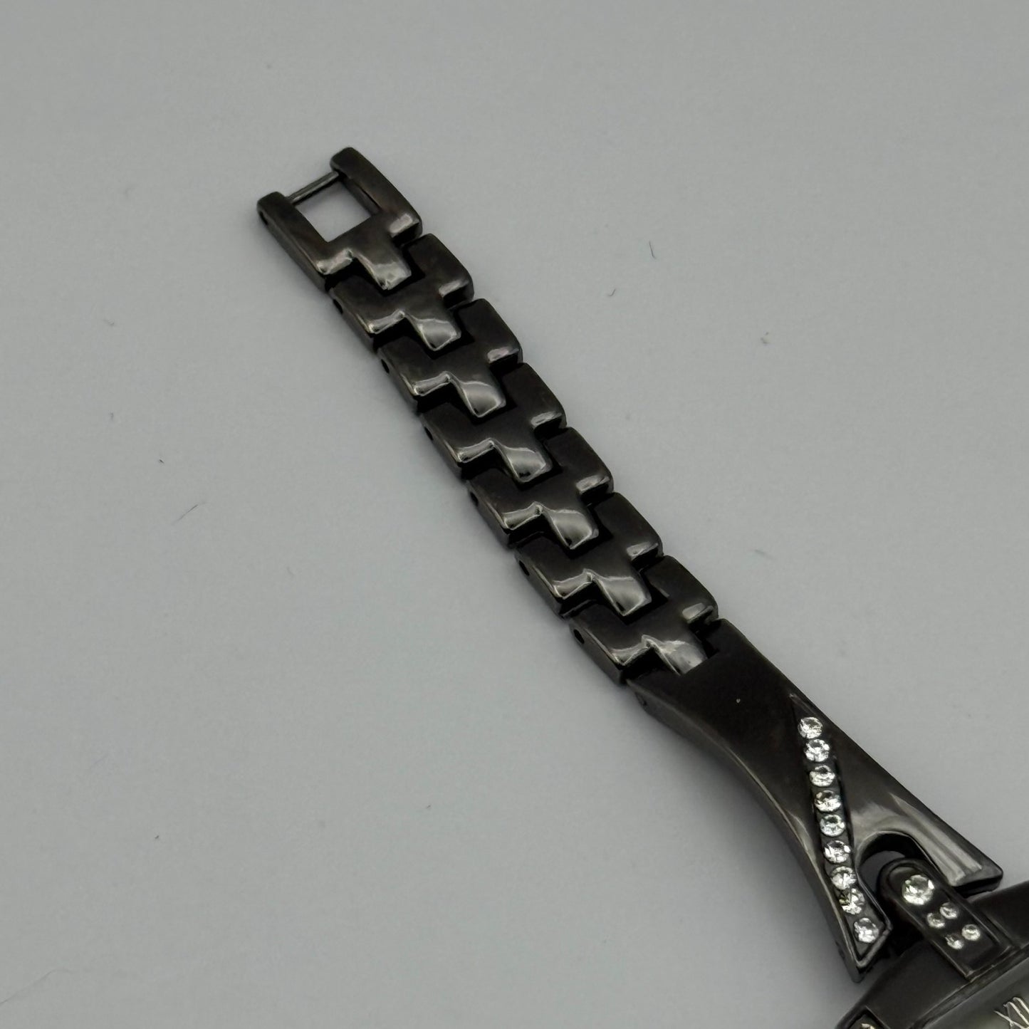 Figaro Italian Design Ladies Quartz Watch Crystal Accents Japan Working 19mm