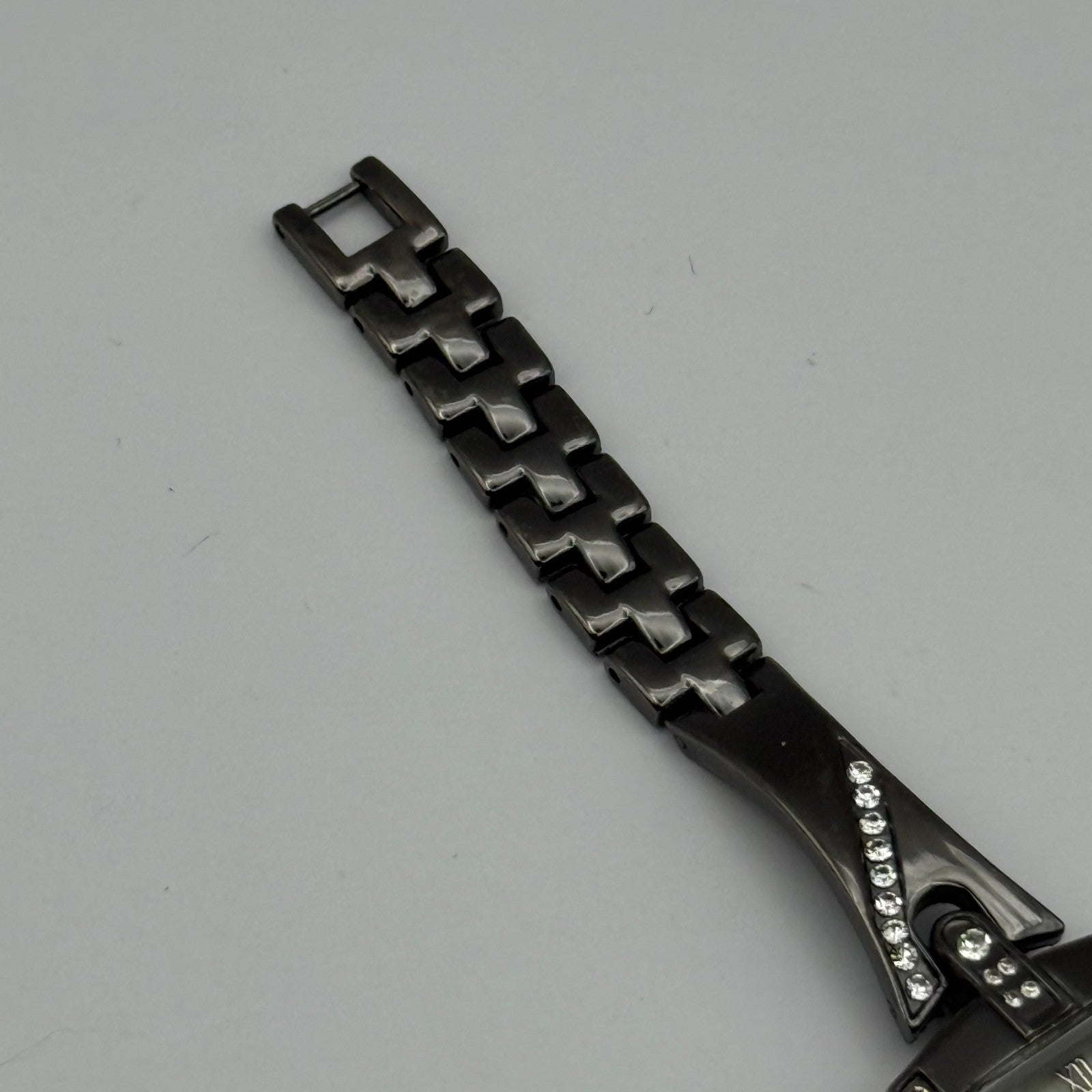 Figaro Italian Design Ladies Quartz Watch Crystal Accents Japan Working 19mm