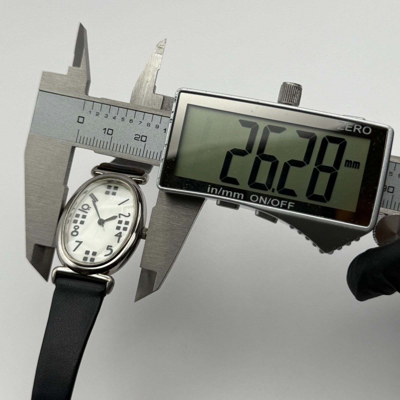 Cairn Scotland Ladies Quartz Watch MOP Dial Brown Leather Strap Working 24mm