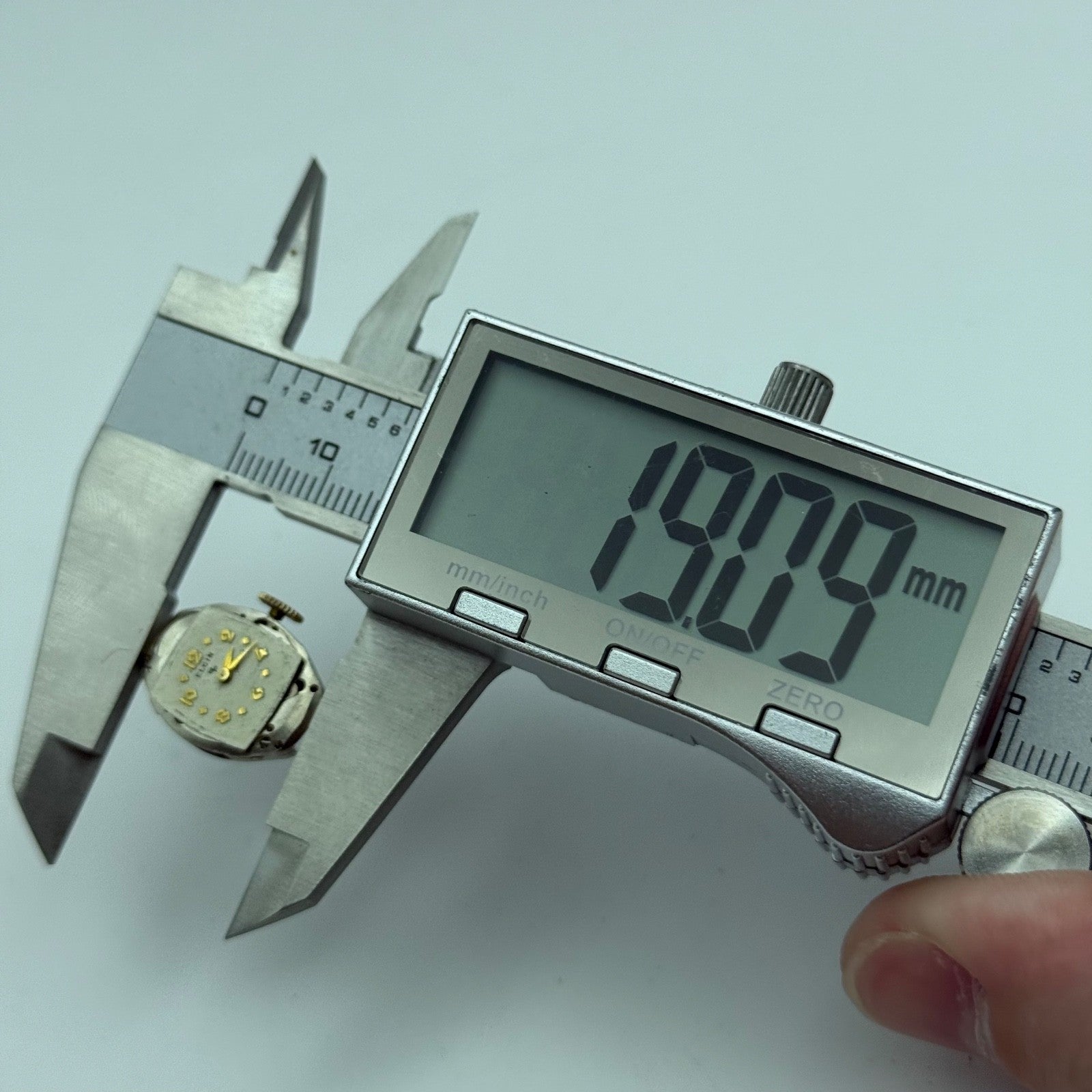 Elgin 662 Watch Movement 17 Jewels USA Vintage American Parts Repair 14.3mm