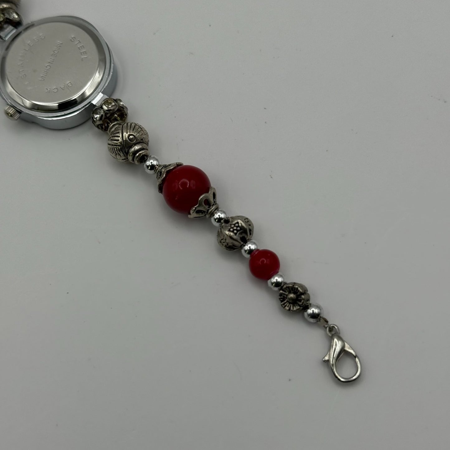 YLQ Ladies Quartz Watch Crystal Accent Case Red Beaded Bracelet Working 25mm