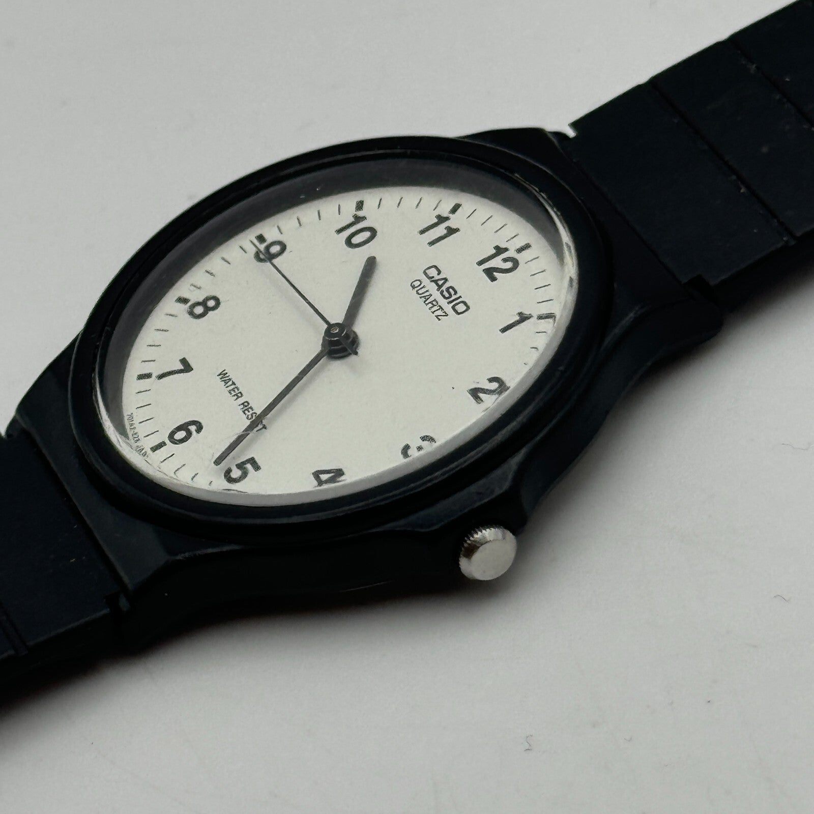 35mm Working Casio MQ-24 1330 Quartz Rubber Strap Watch New Battery 9 Inches