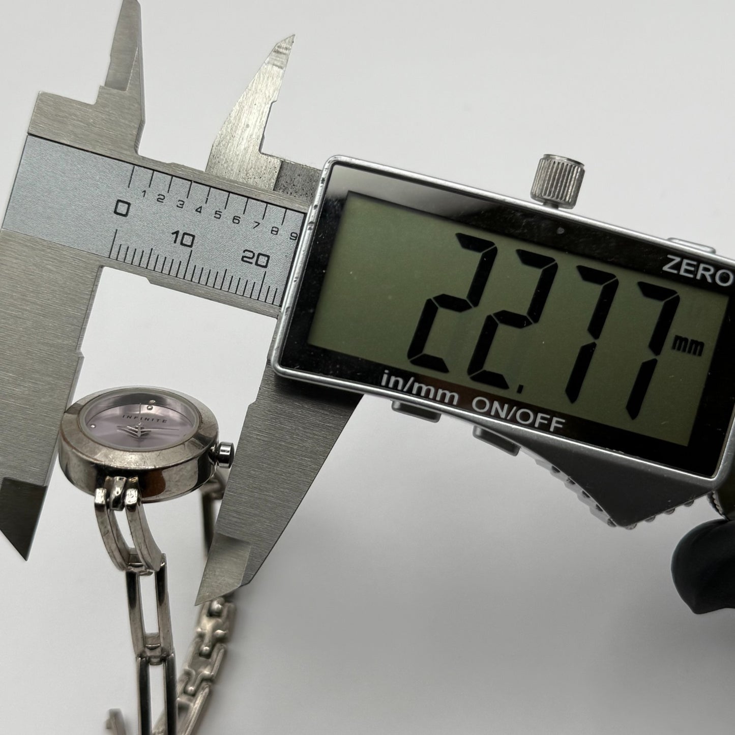 Infinite Ladies Quartz Watch Silver Tone Bracelet Japan Working 20mm 6.75 Inches