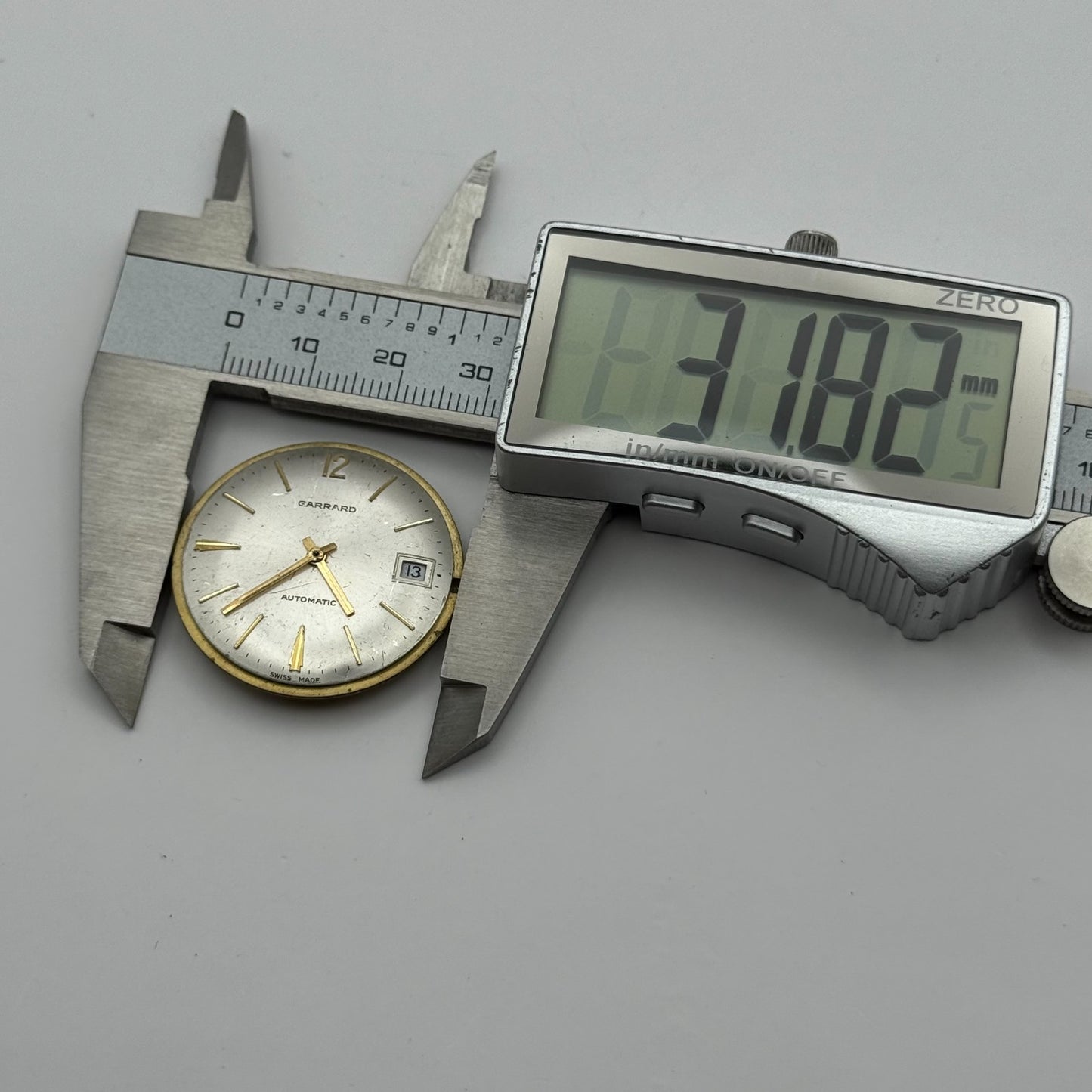 FHF 909 Automatic Watch Movement Garrard Date 25 Jewels Vintage Parts 31.8mm