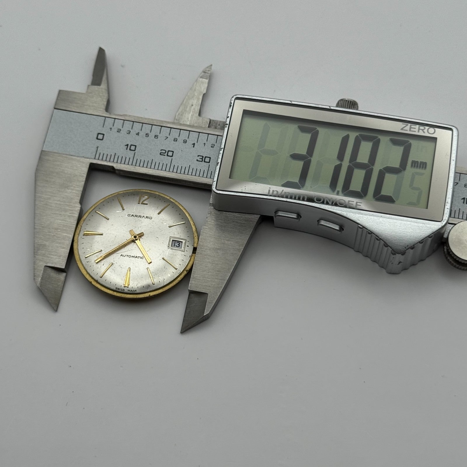 FHF 909 Automatic Watch Movement Garrard Date 25 Jewels Vintage Parts 31.8mm