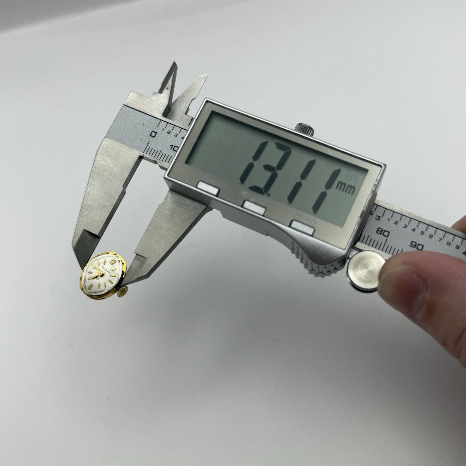 13.1mm Vintage Ladies Bulova 5AT Manual Wind Swiss Watch Movement PARTS REPAIR