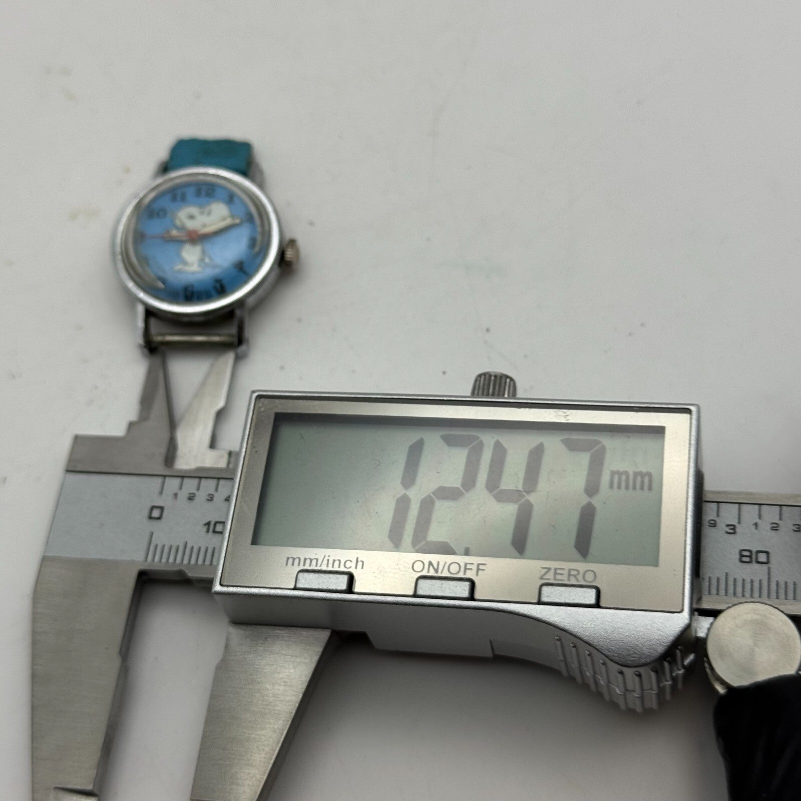 25mm Vintage Blue Timex Snoopy 1958 United Feature Syndicate INC Watch FOR PARTS