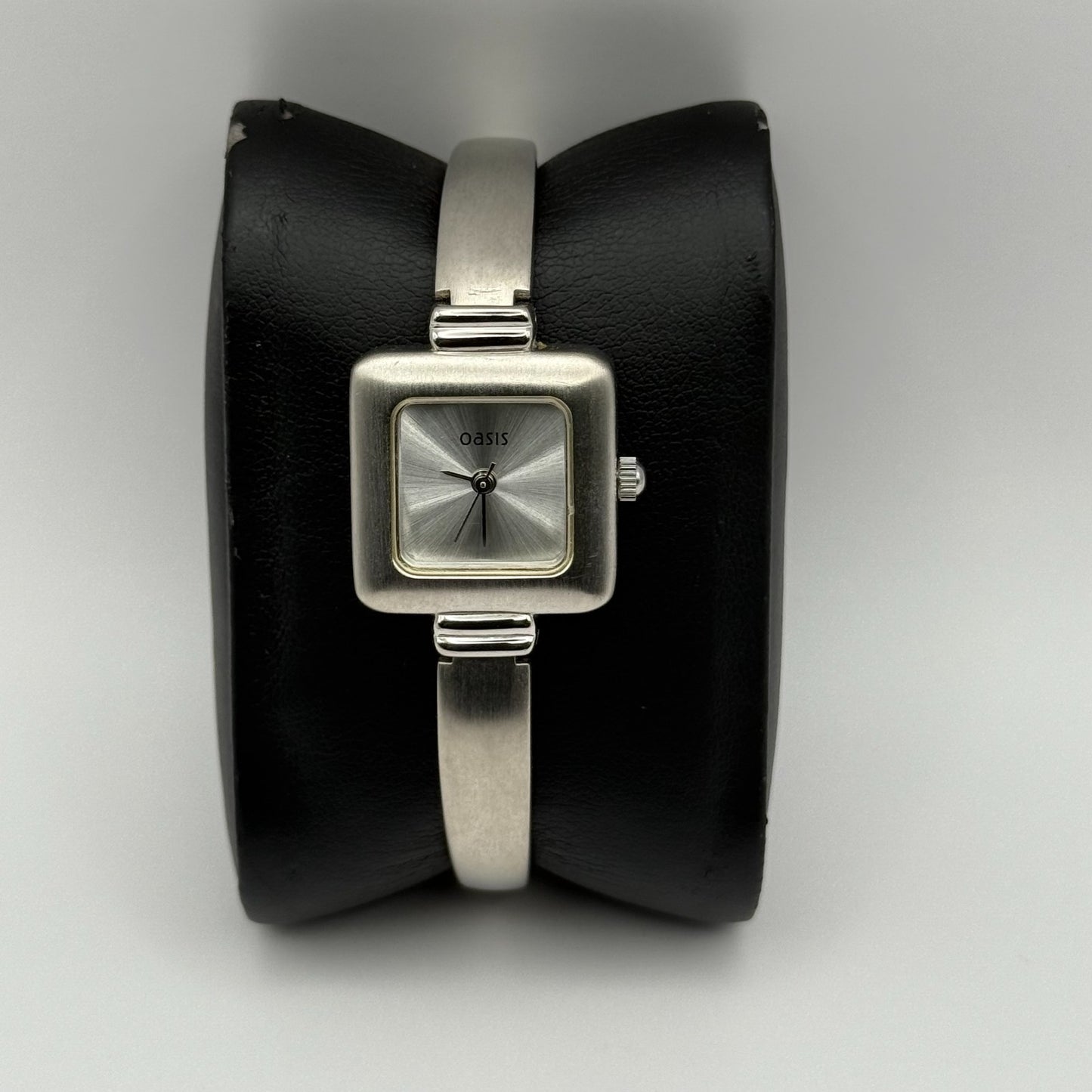 Oasis Ladies Quartz Watch B95 Silver Tone Bracelet Working 20mm 5.5 Inches